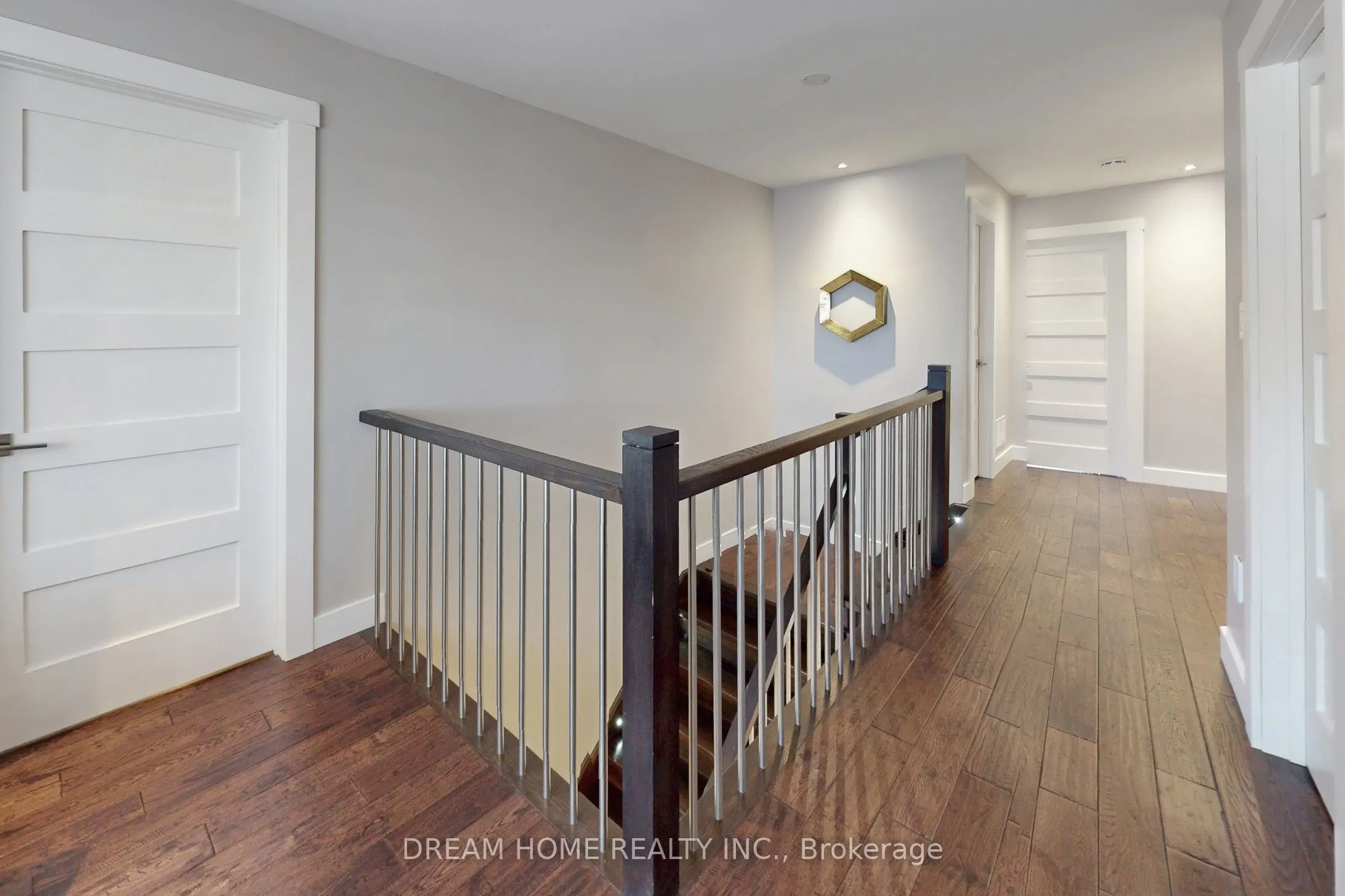 47 Venetian Crescent