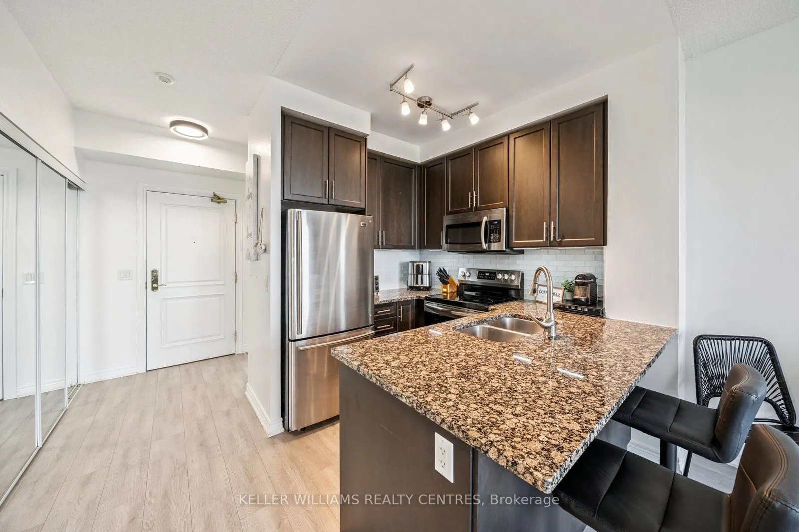 9245 Jane Street, #902