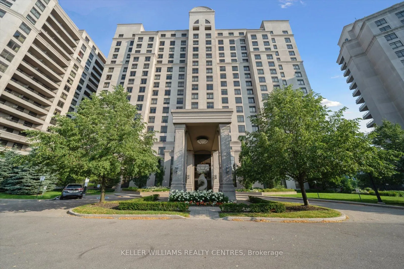 9245 Jane Street, #902