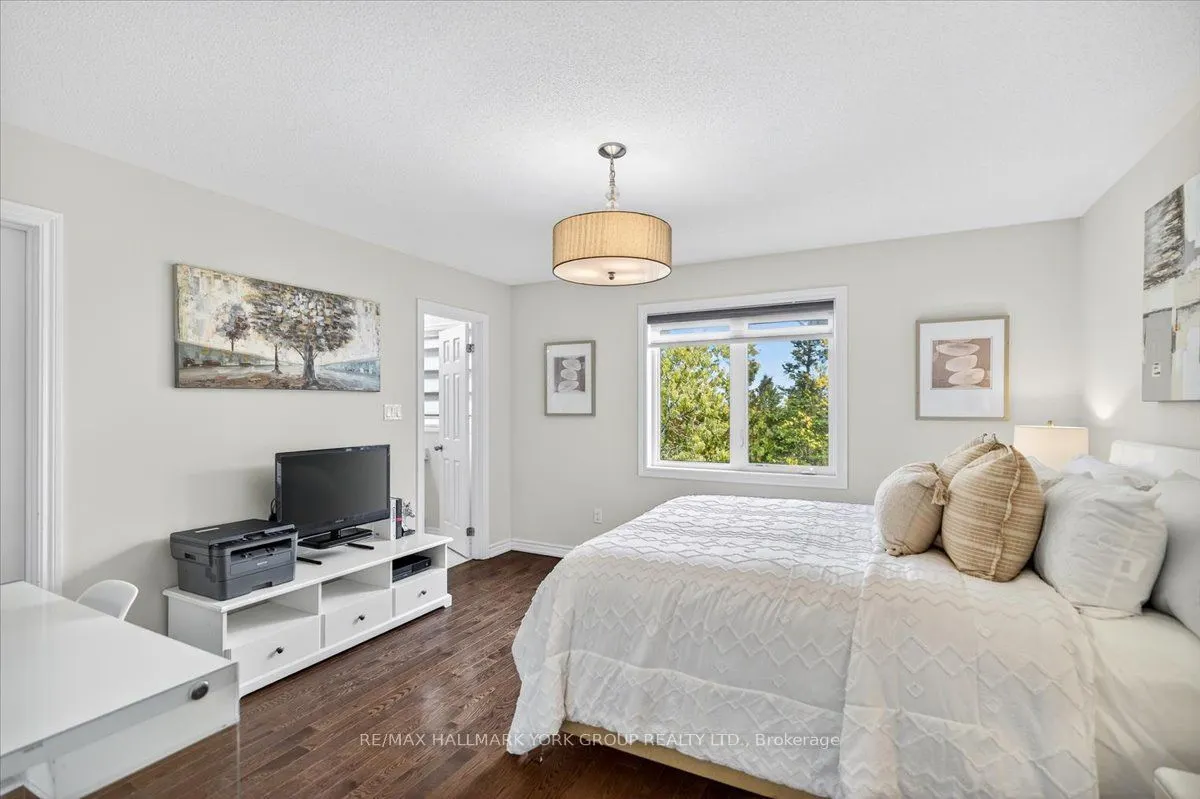 1192 Peelar Crescent