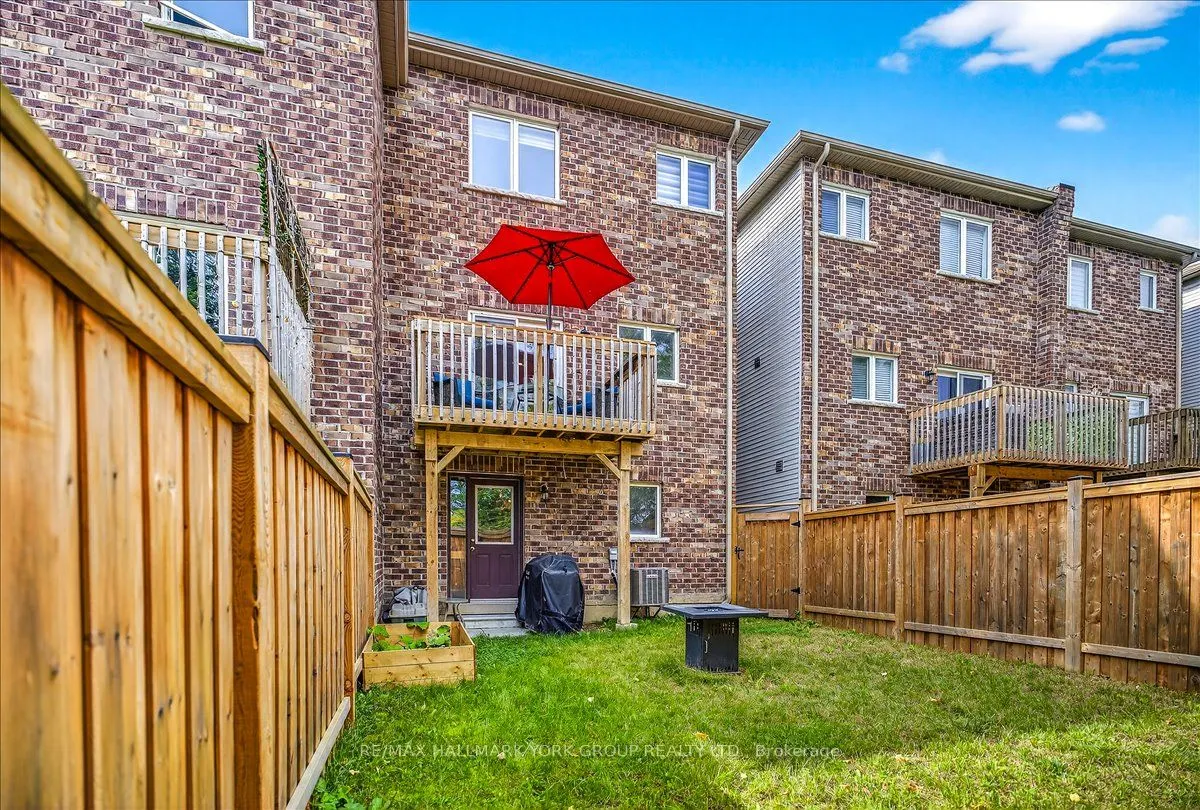 1192 Peelar Crescent