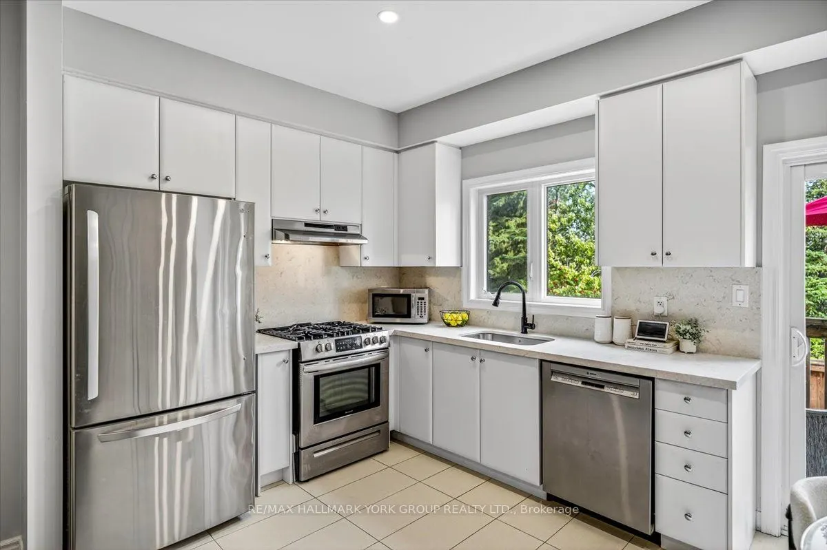 1192 Peelar Crescent