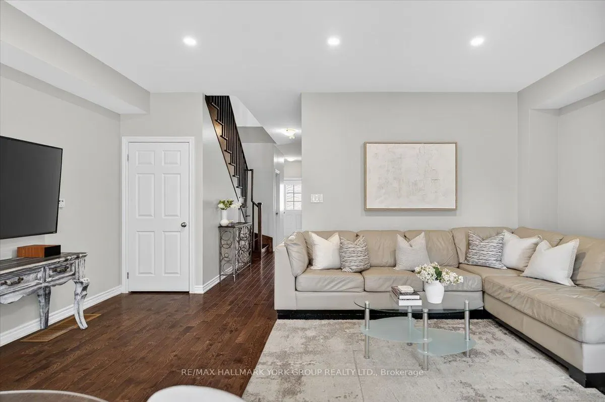 1192 Peelar Crescent