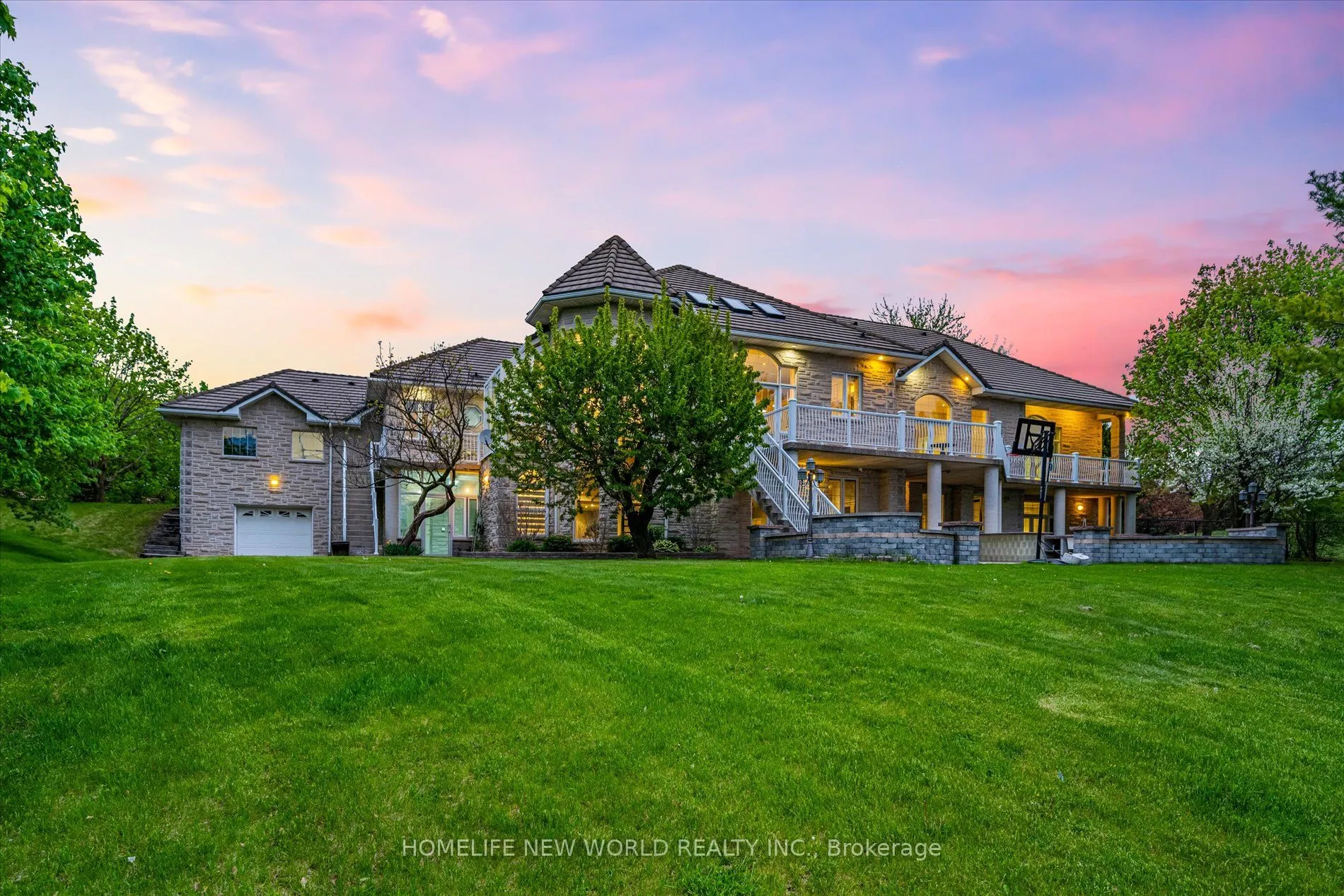 760 Woodland Acres Crescent