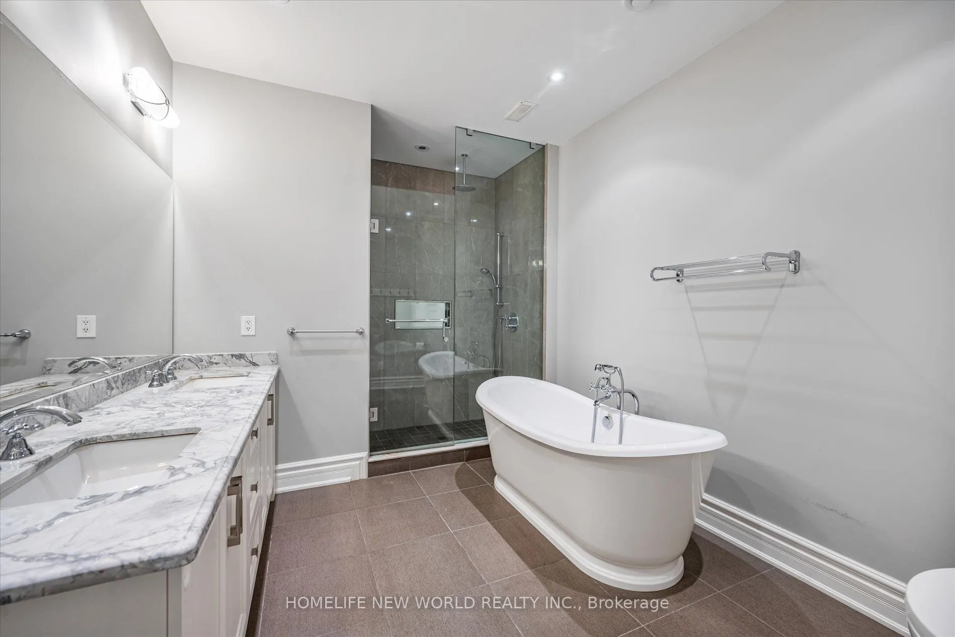 760 Woodland Acres Crescent