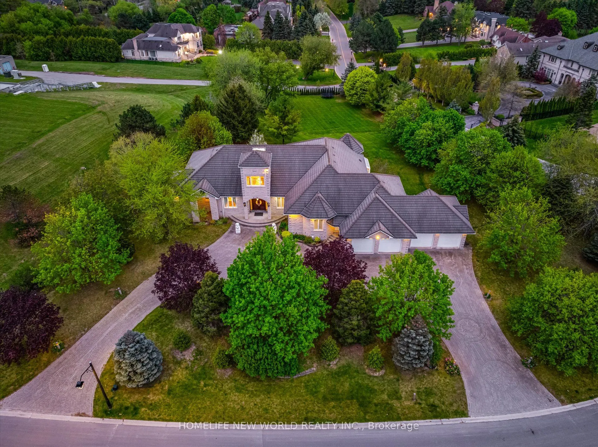 760 Woodland Acres Crescent