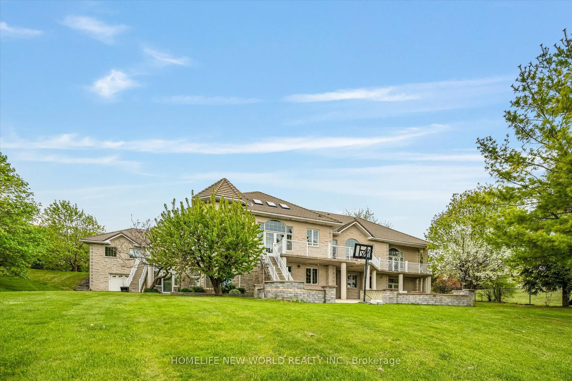 760 Woodland Acres Crescent