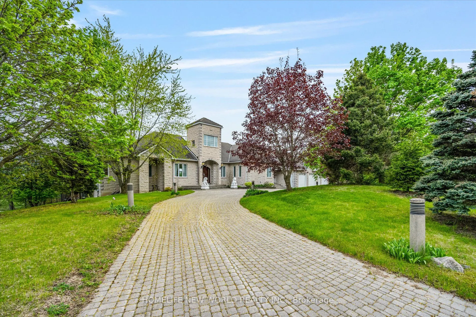 760 Woodland Acres Crescent