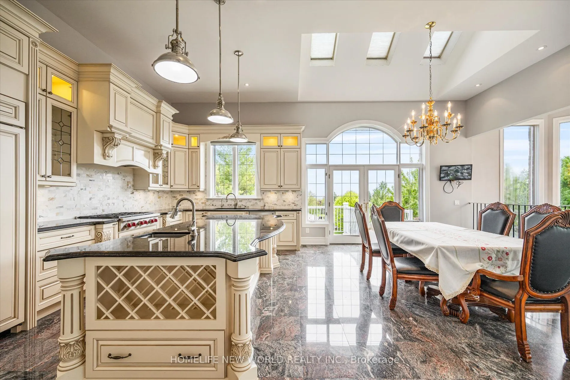 760 Woodland Acres Crescent