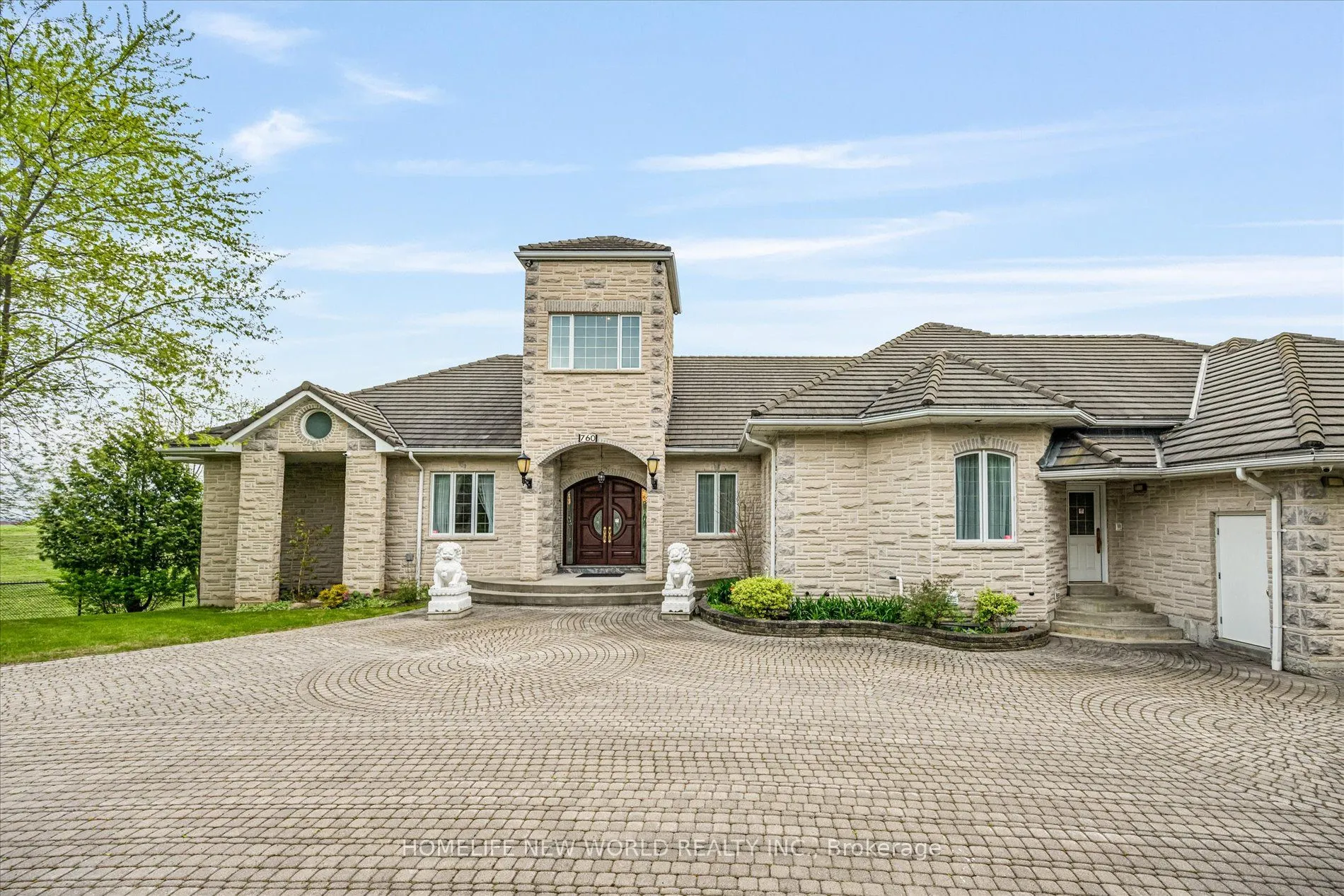 760 Woodland Acres Crescent
