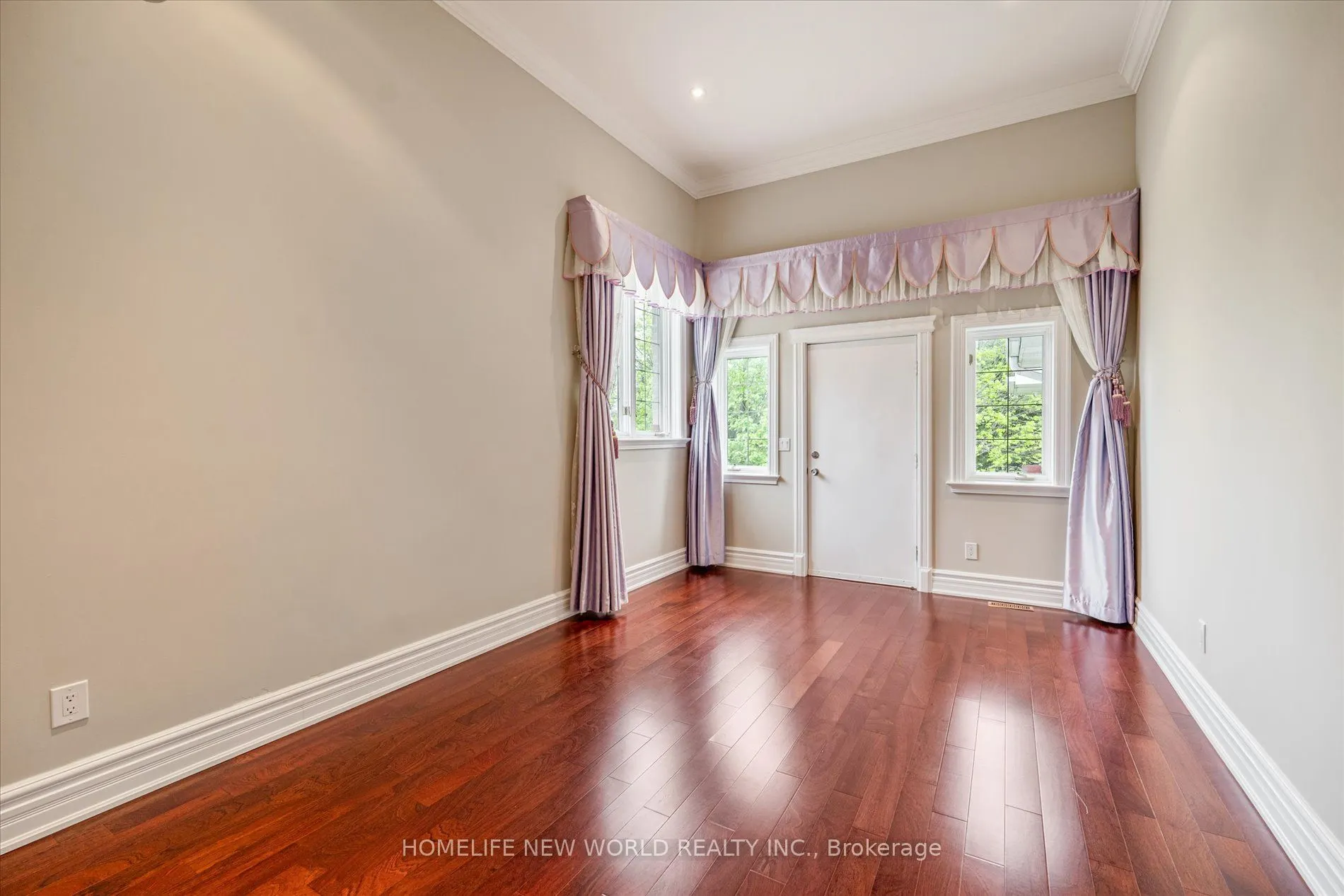 760 Woodland Acres Crescent