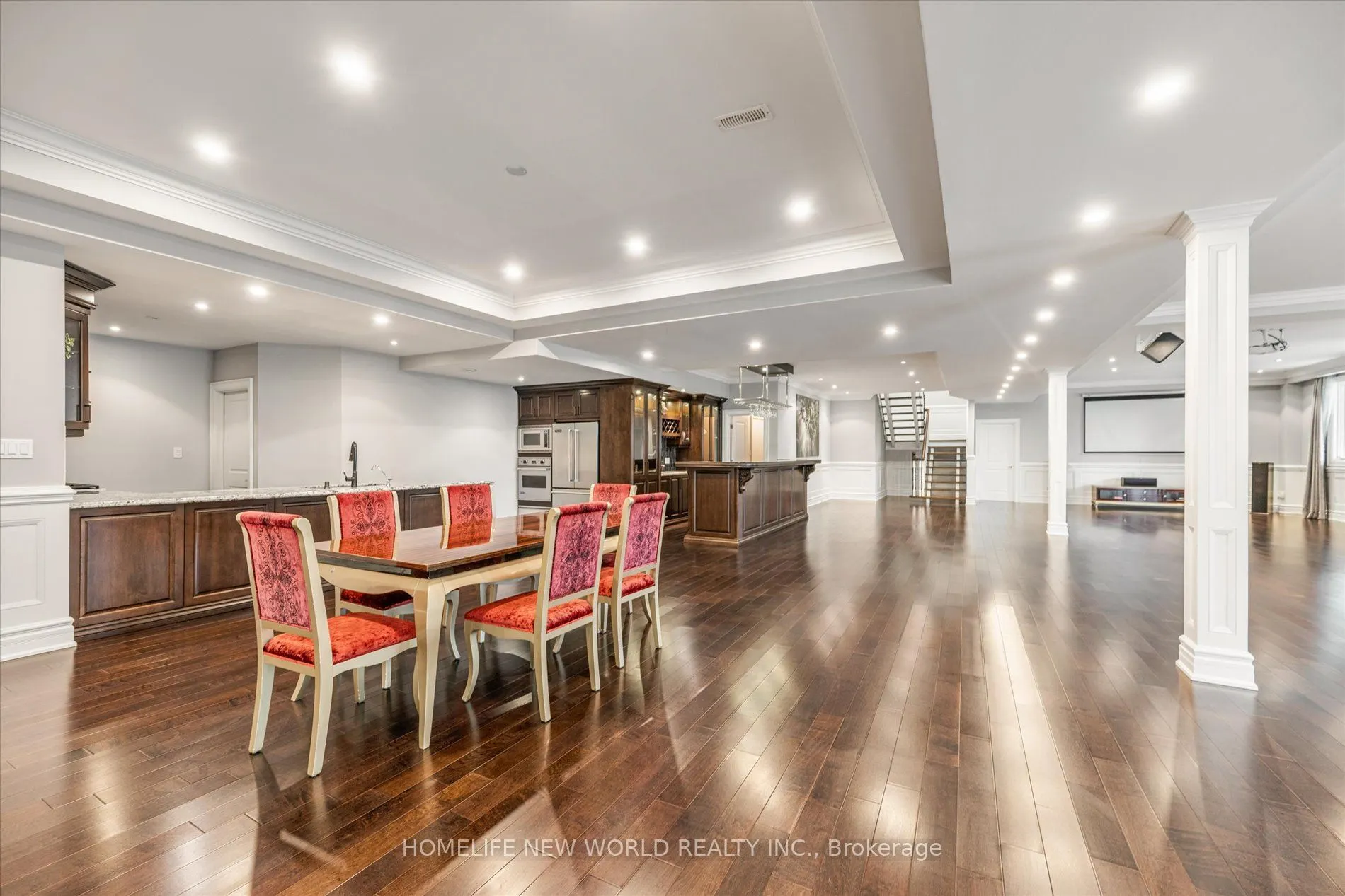 760 Woodland Acres Crescent