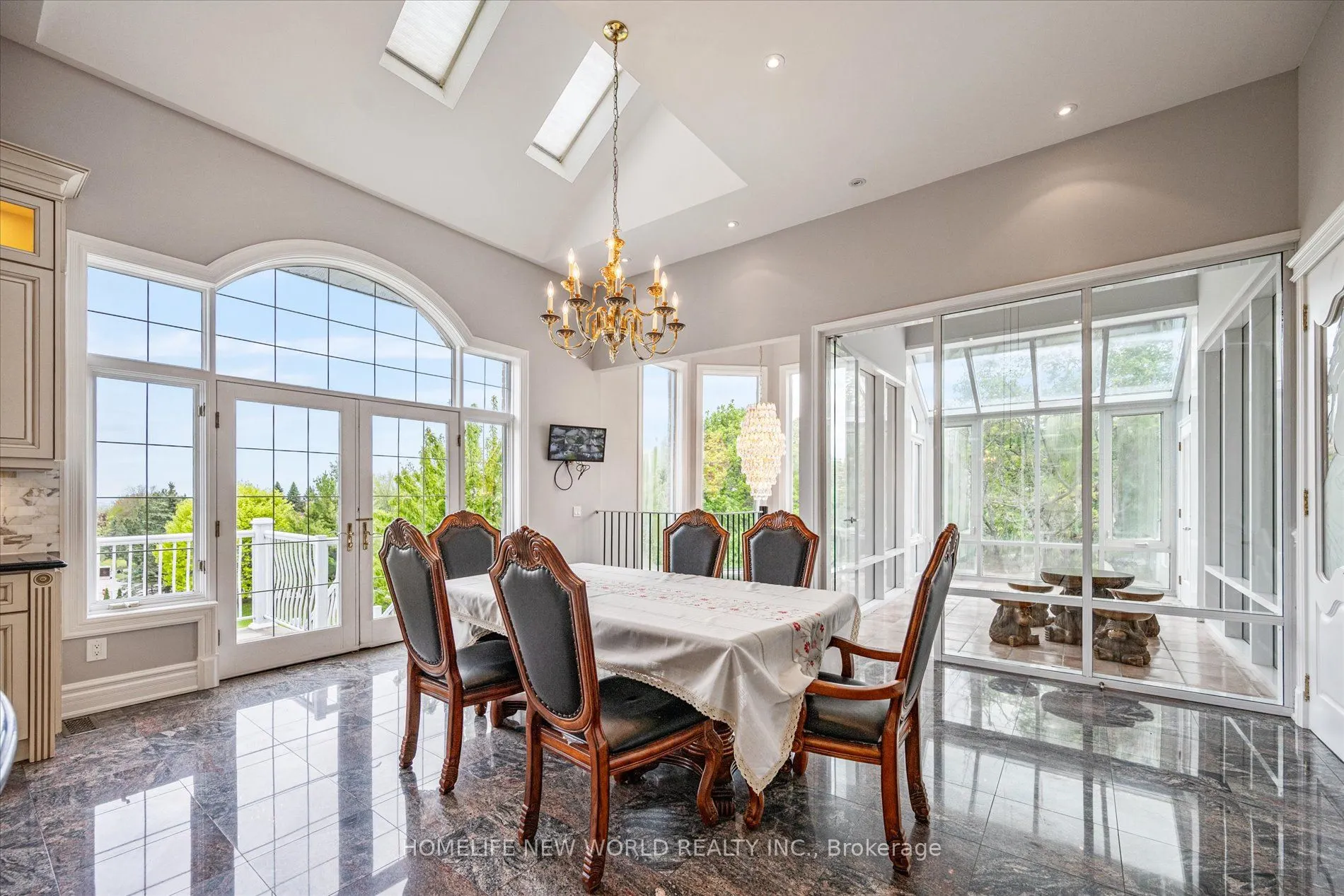 760 Woodland Acres Crescent