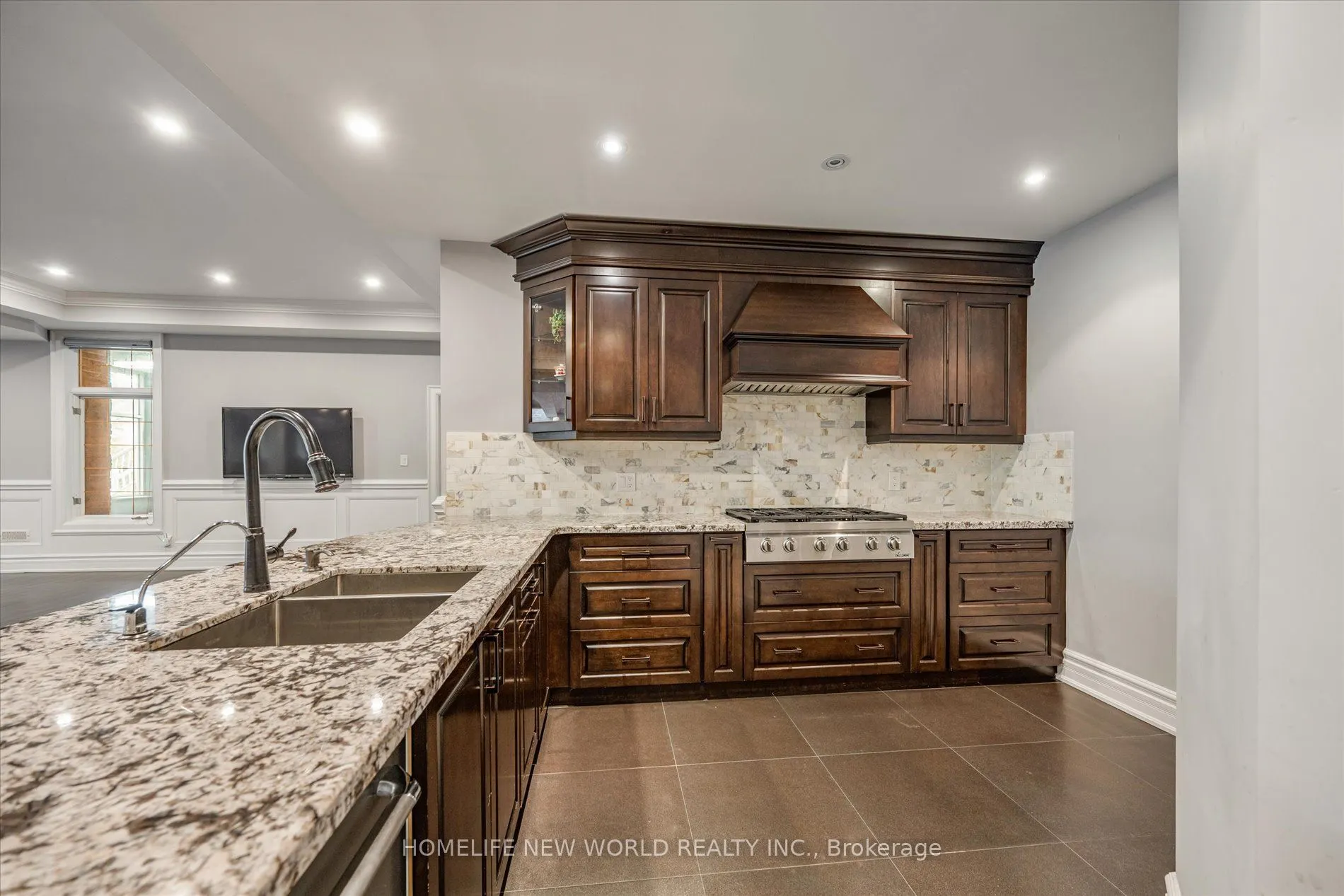 760 Woodland Acres Crescent