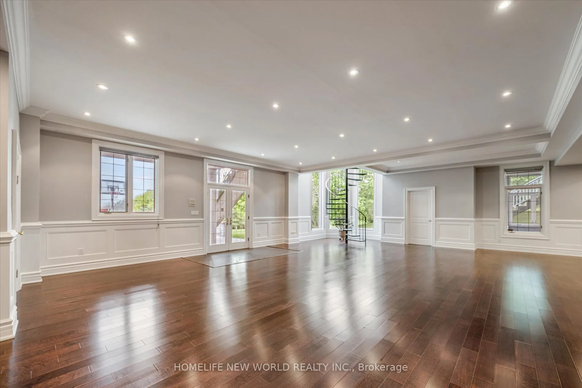 760 Woodland Acres Crescent
