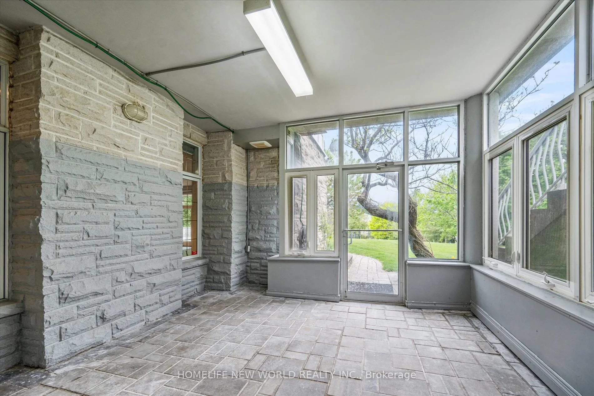 760 Woodland Acres Crescent