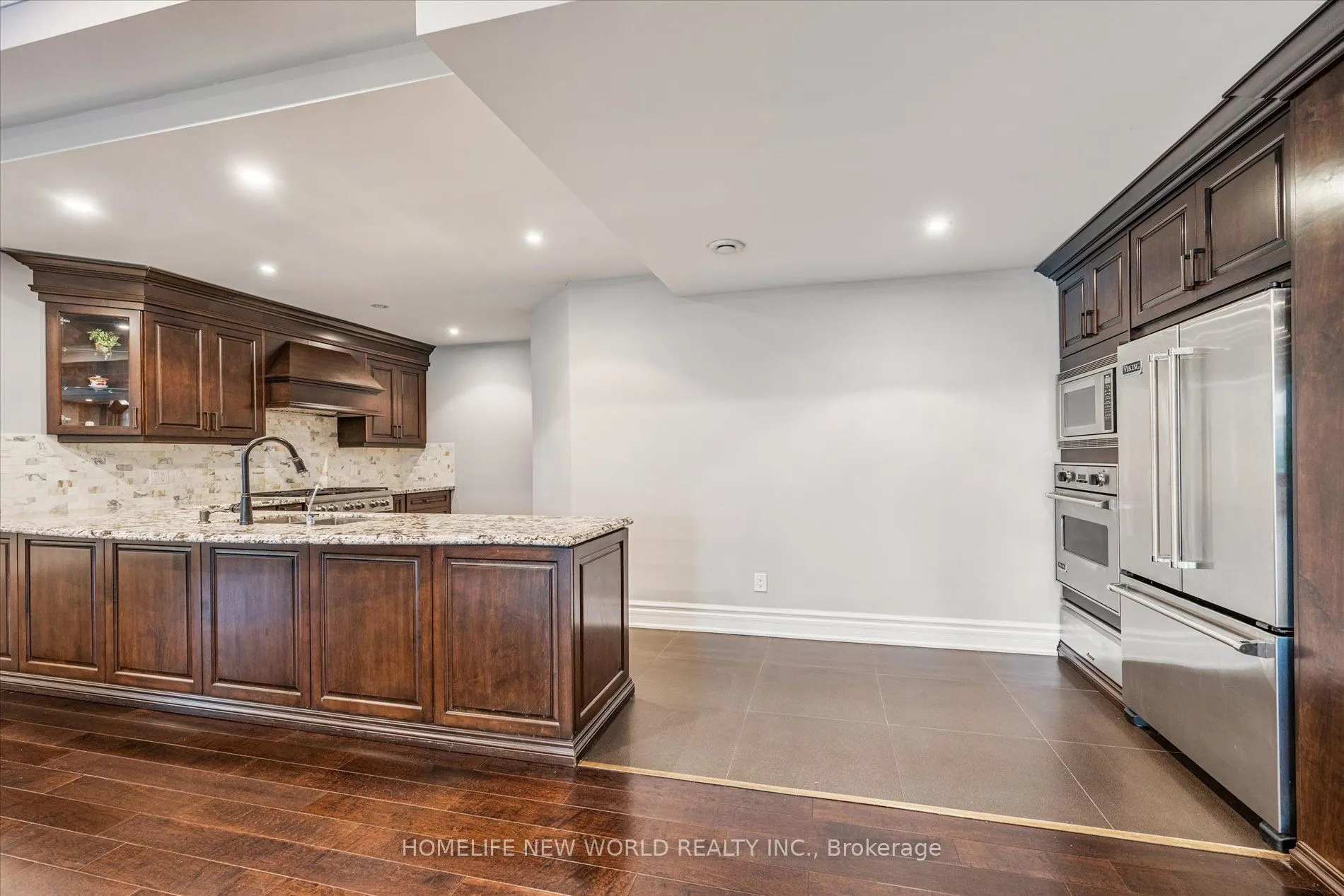 760 Woodland Acres Crescent