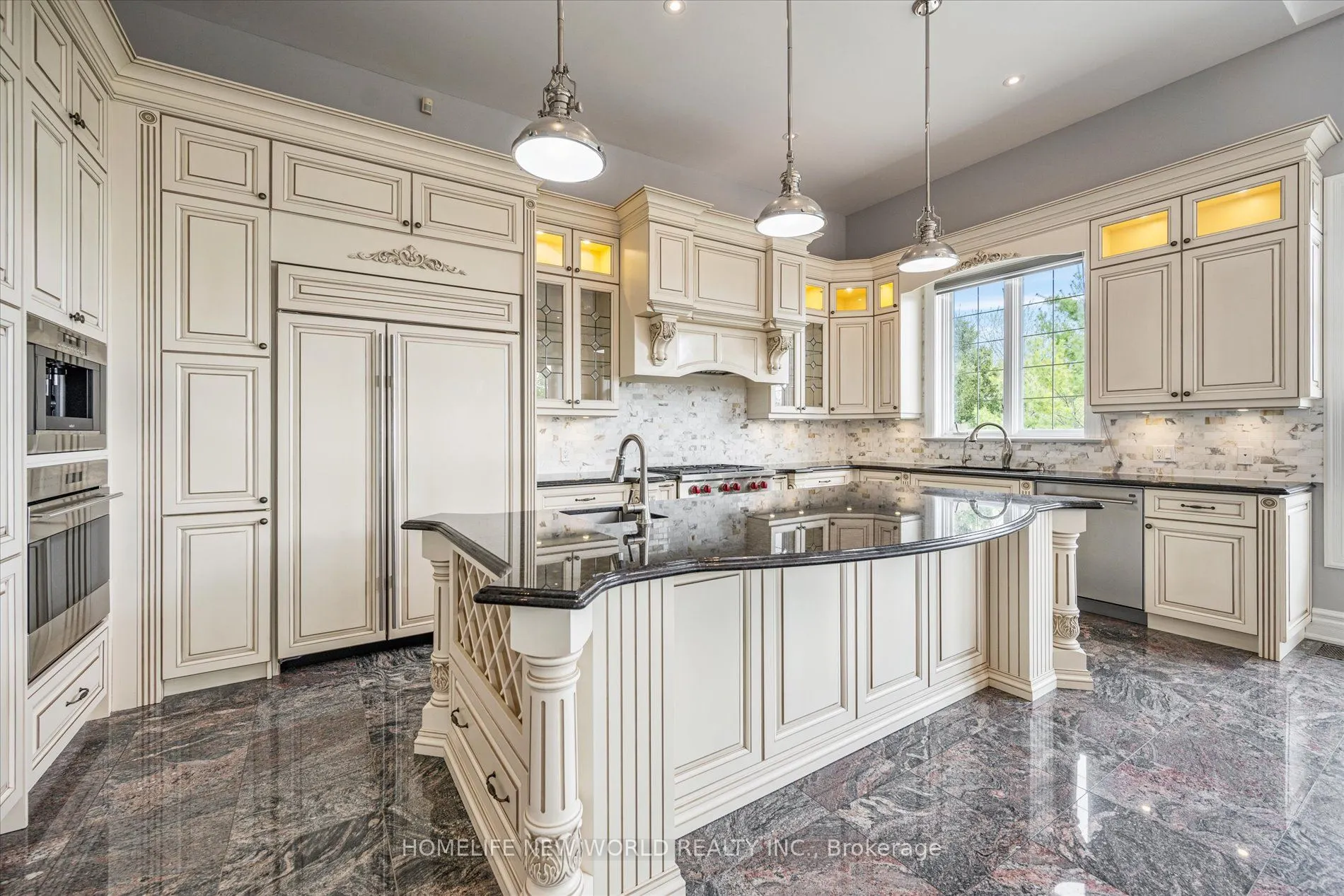 760 Woodland Acres Crescent