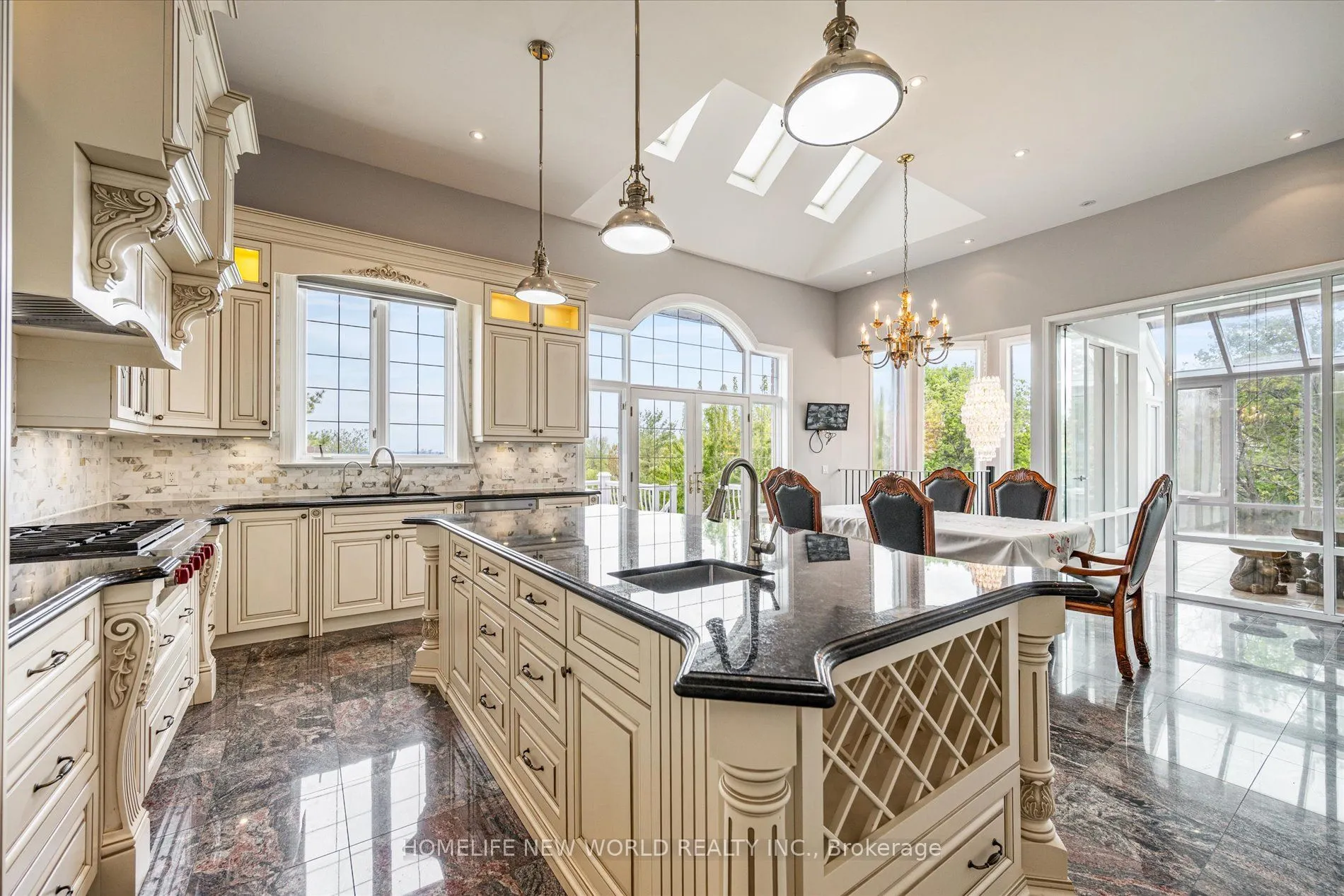 760 Woodland Acres Crescent