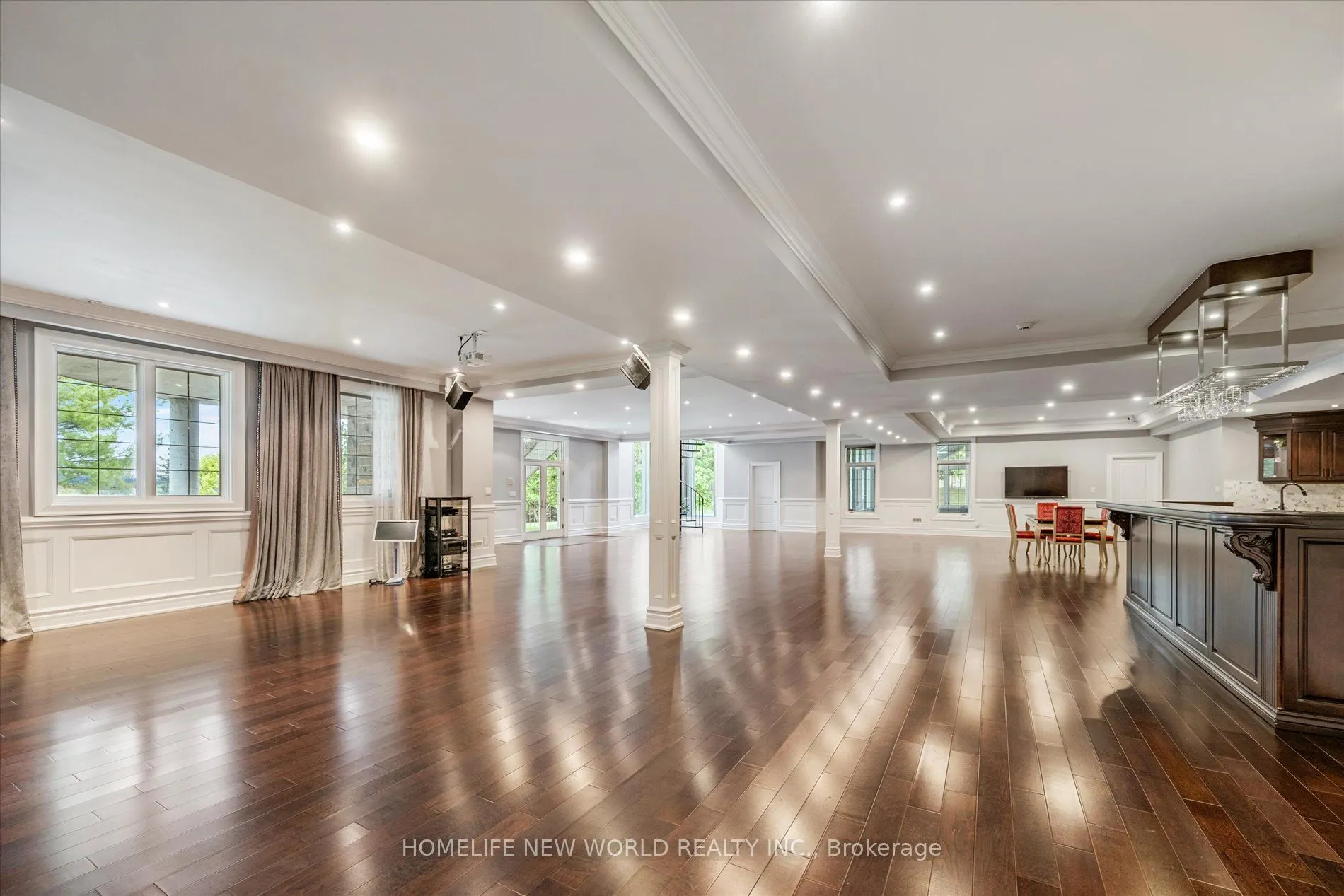 760 Woodland Acres Crescent