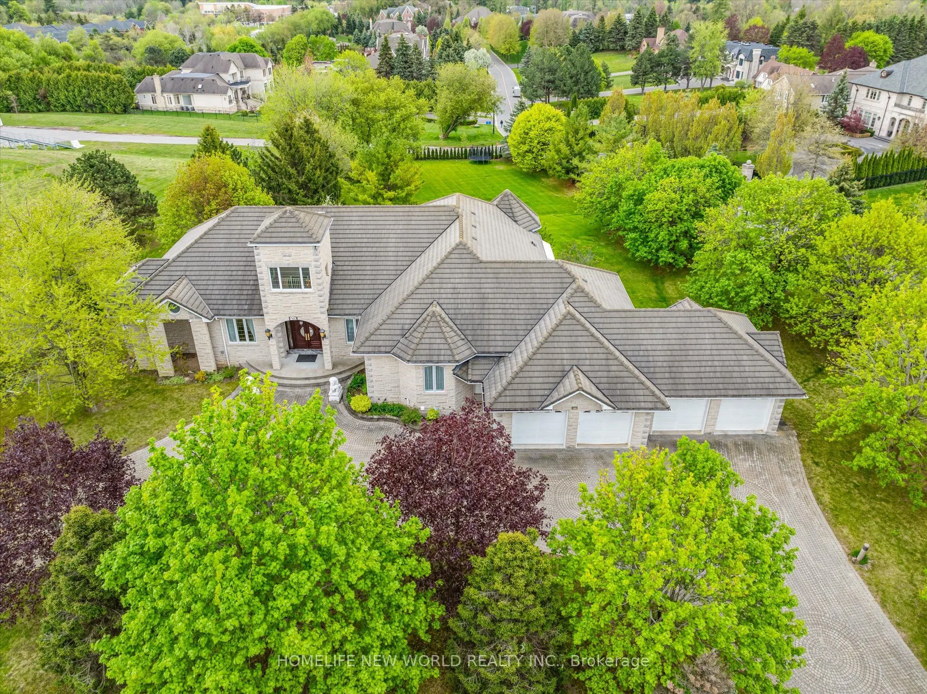 760 Woodland Acres Crescent