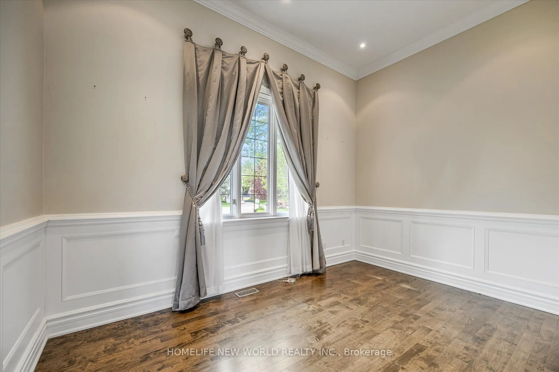 760 Woodland Acres Crescent