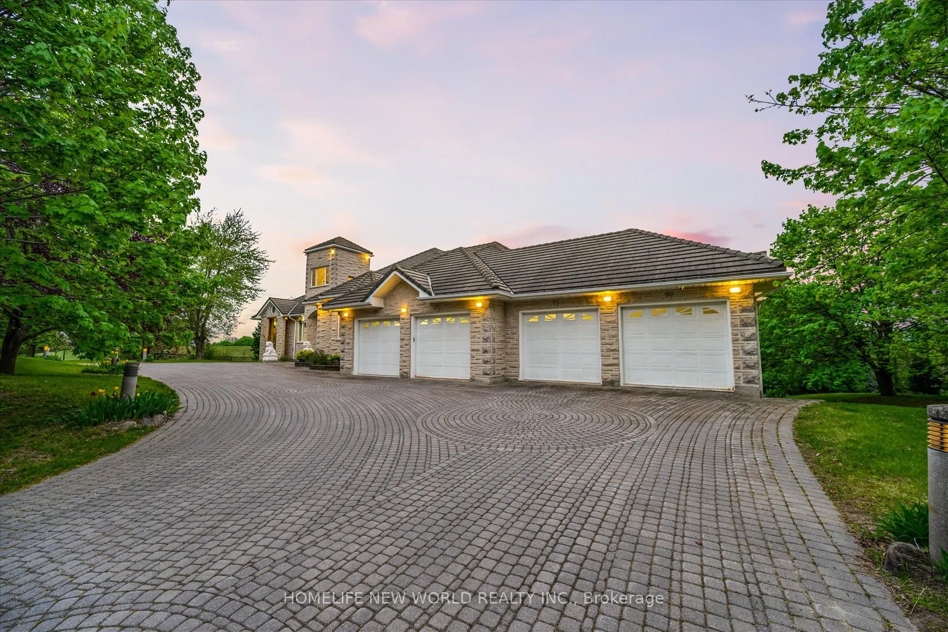 760 Woodland Acres Crescent