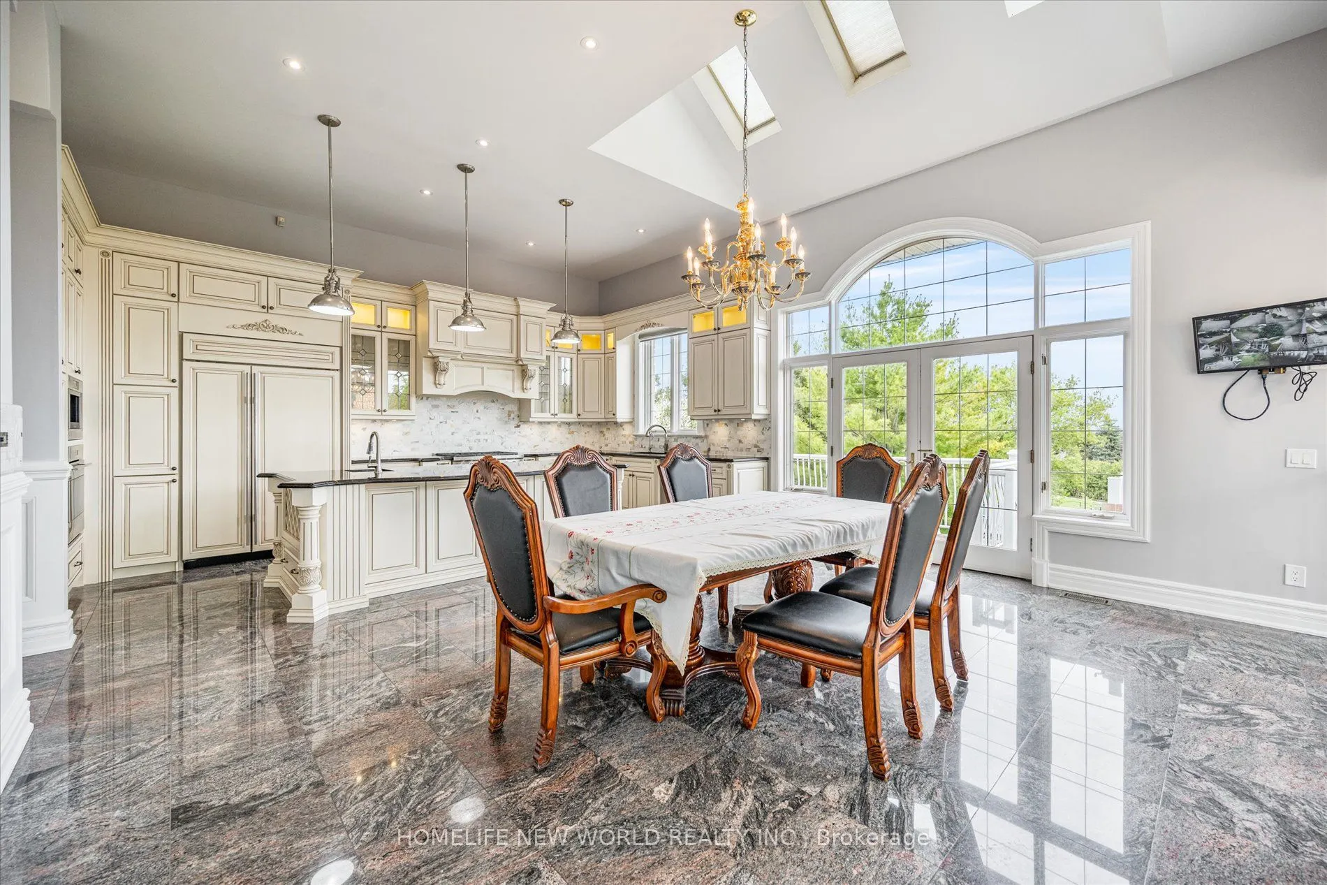 760 Woodland Acres Crescent
