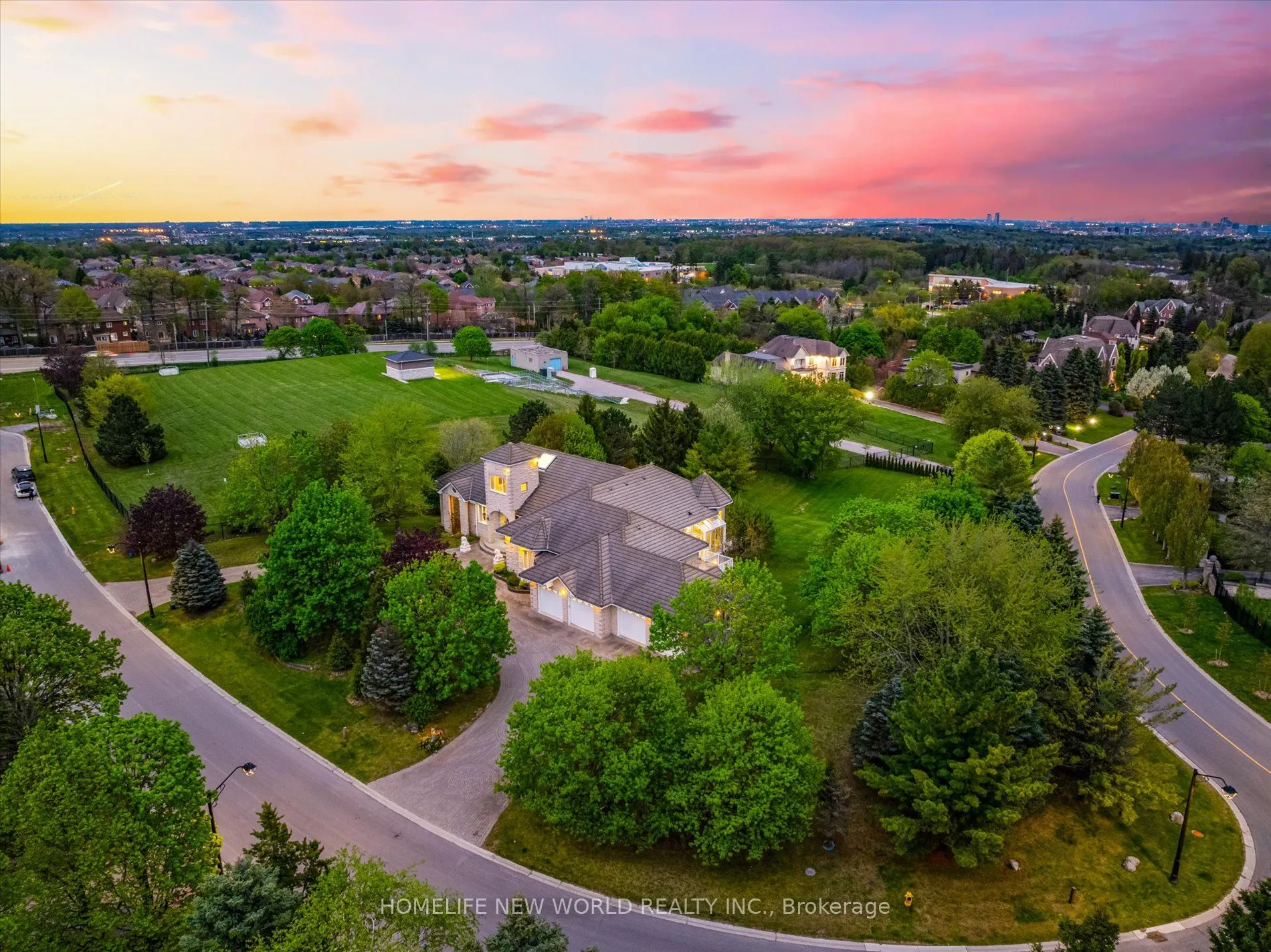 760 Woodland Acres Crescent