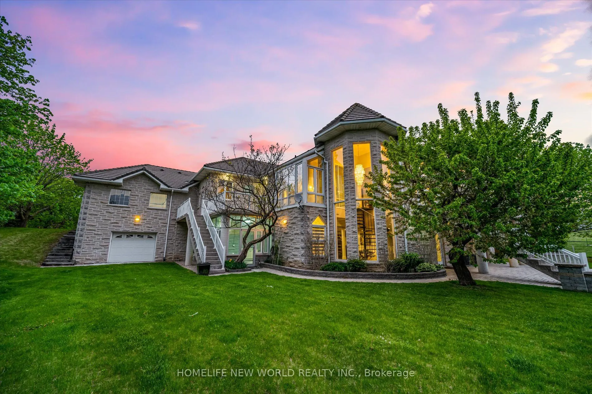 760 Woodland Acres Crescent