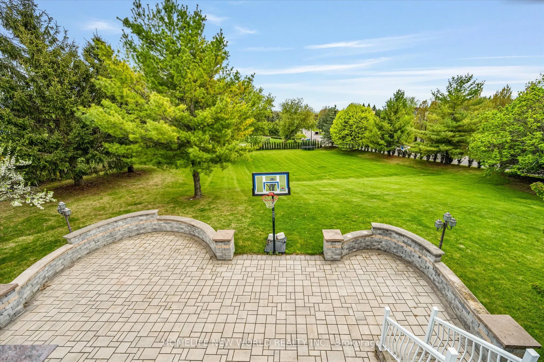 760 Woodland Acres Crescent