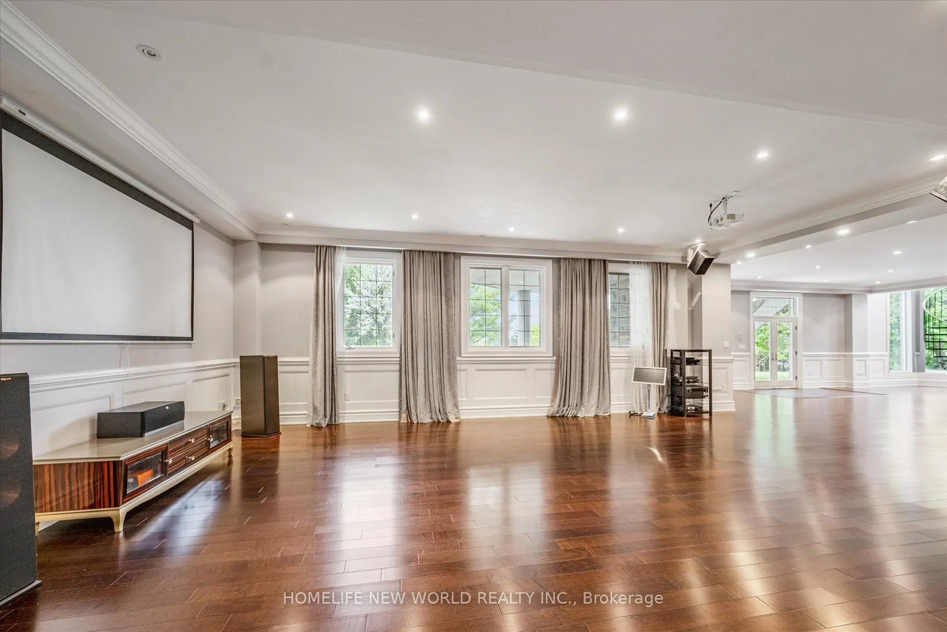 760 Woodland Acres Crescent