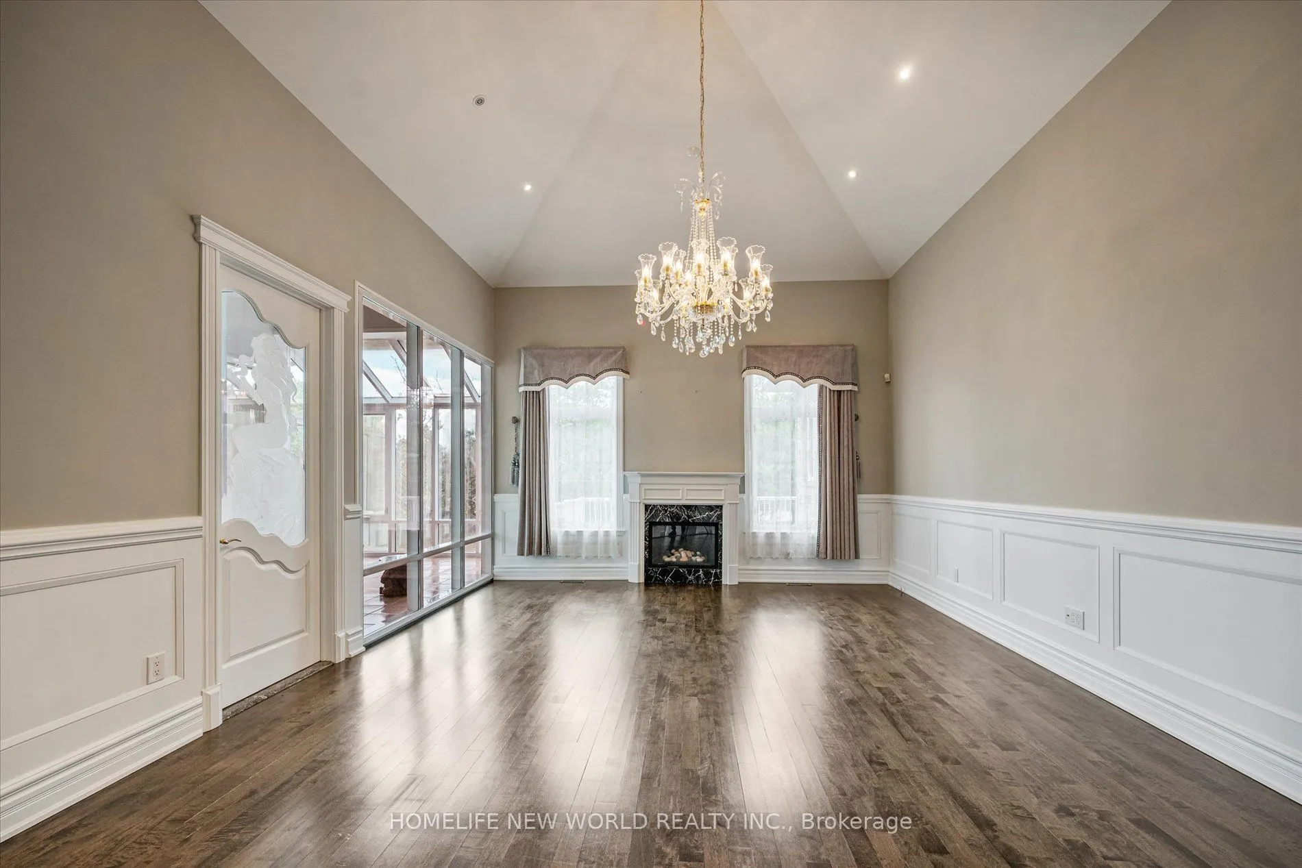 760 Woodland Acres Crescent