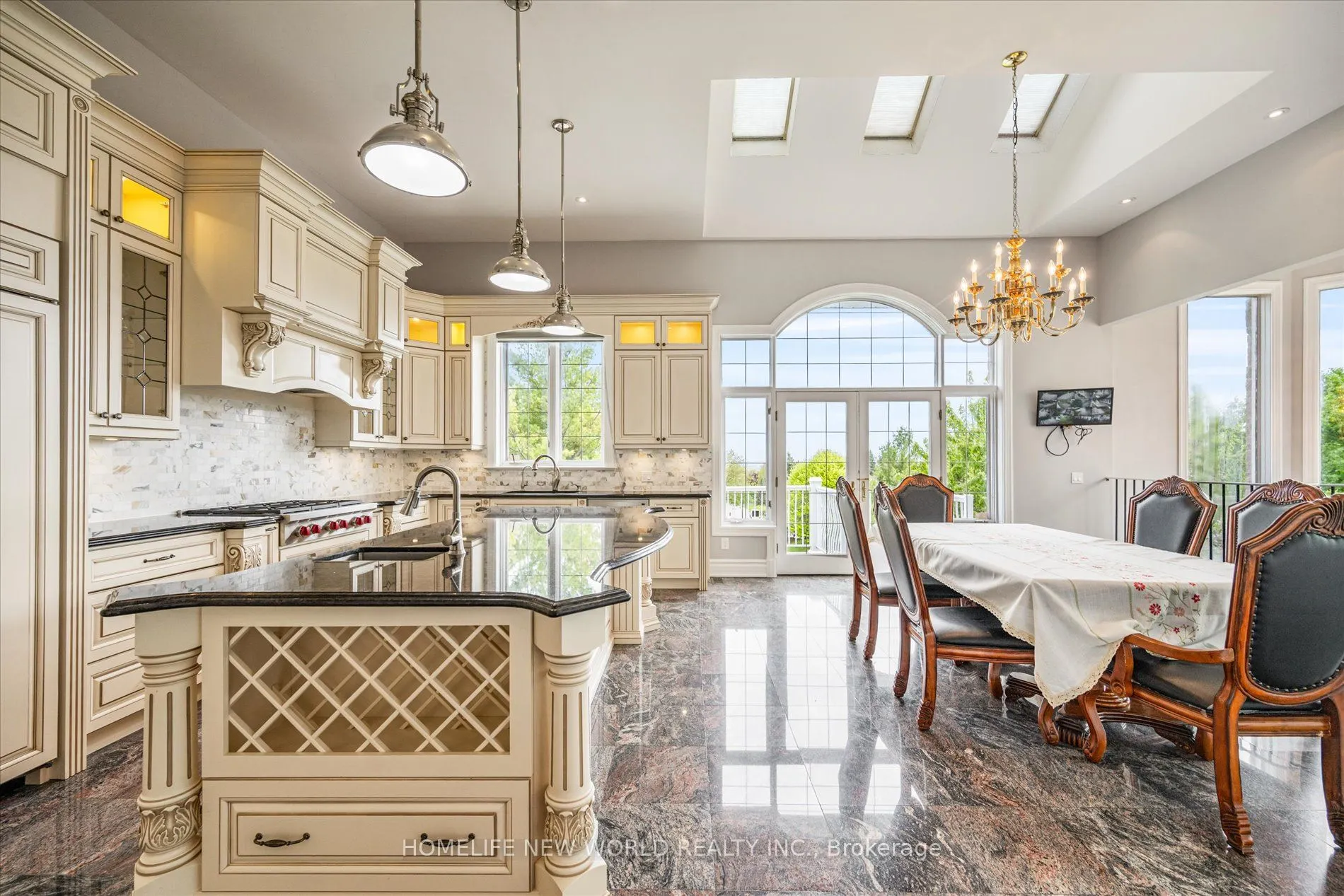 760 Woodland Acres Crescent
