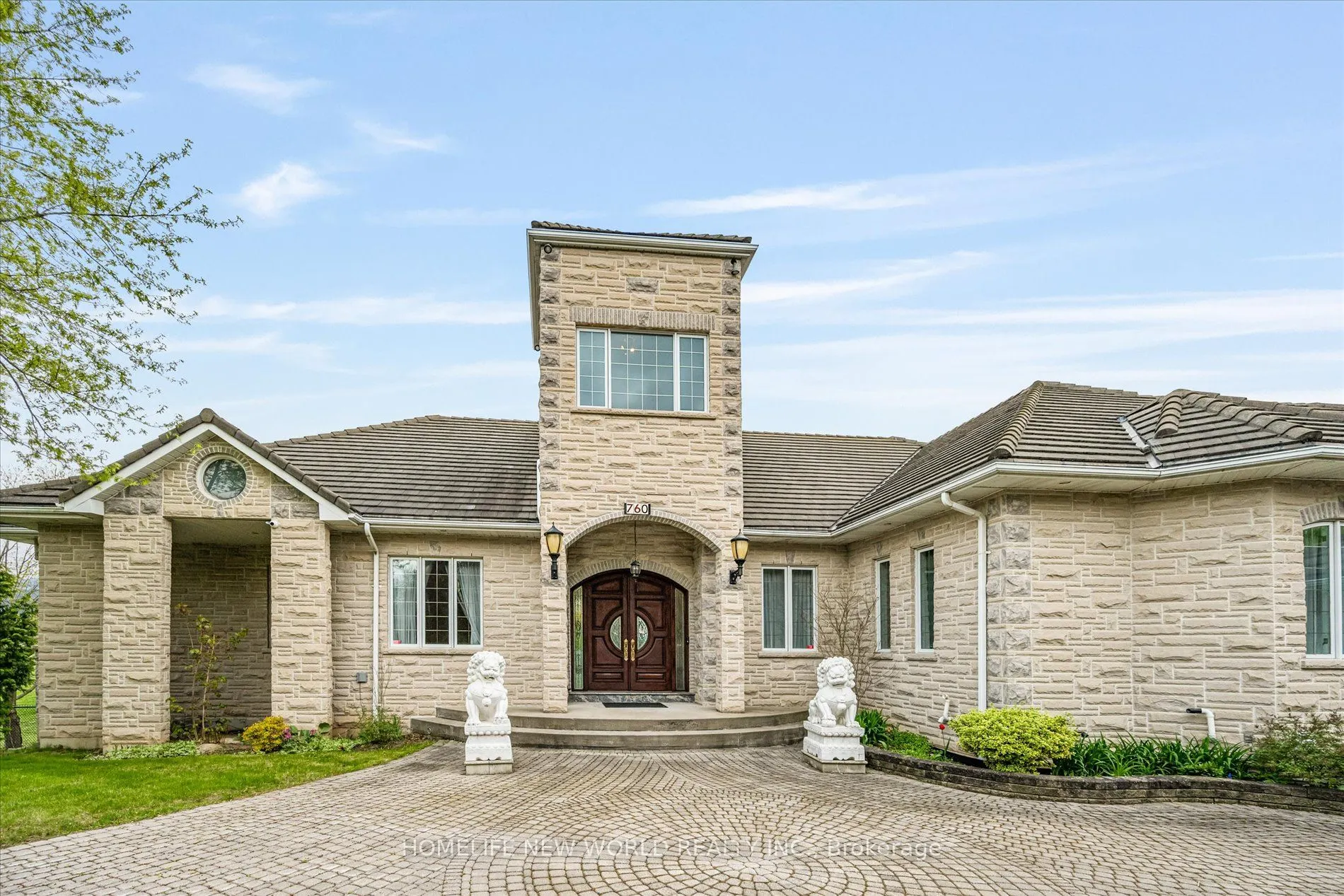 760 Woodland Acres Crescent