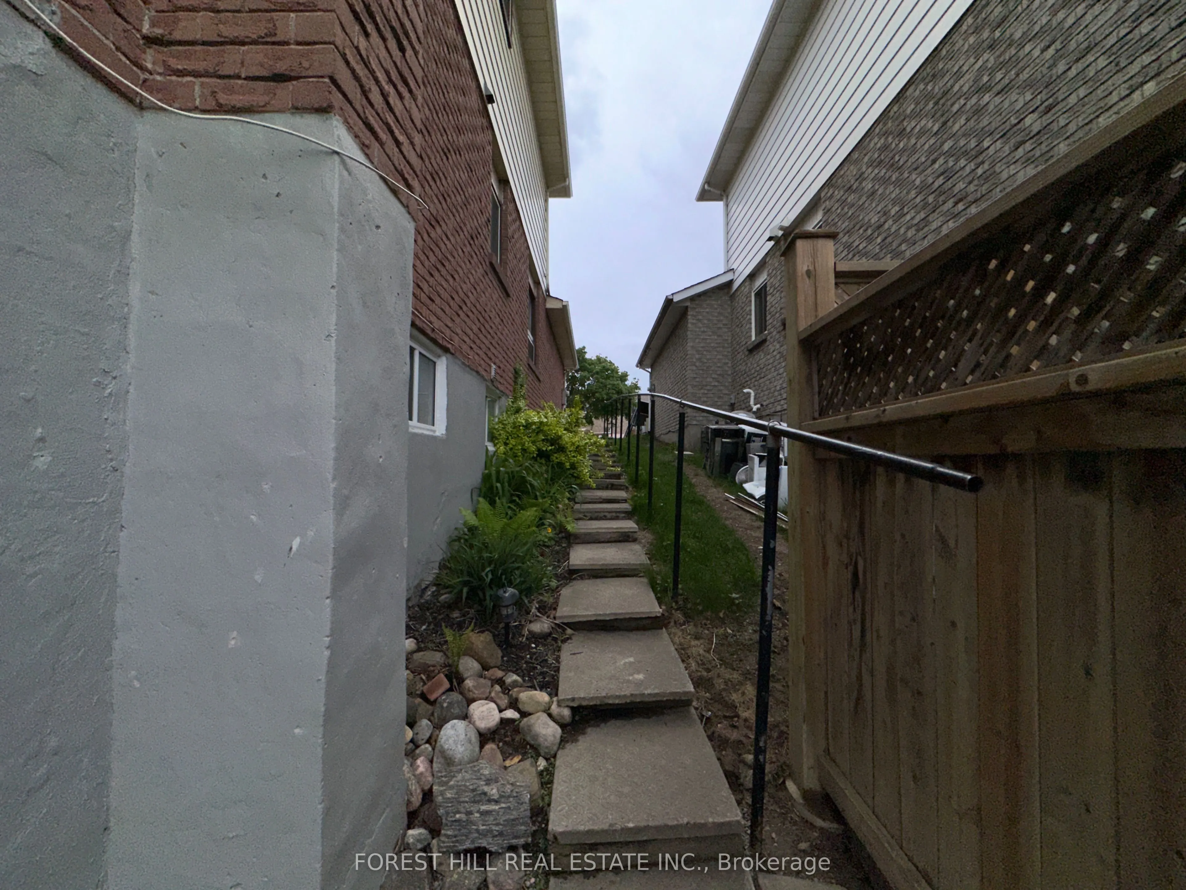 354 Britannia Avenue, #Lower