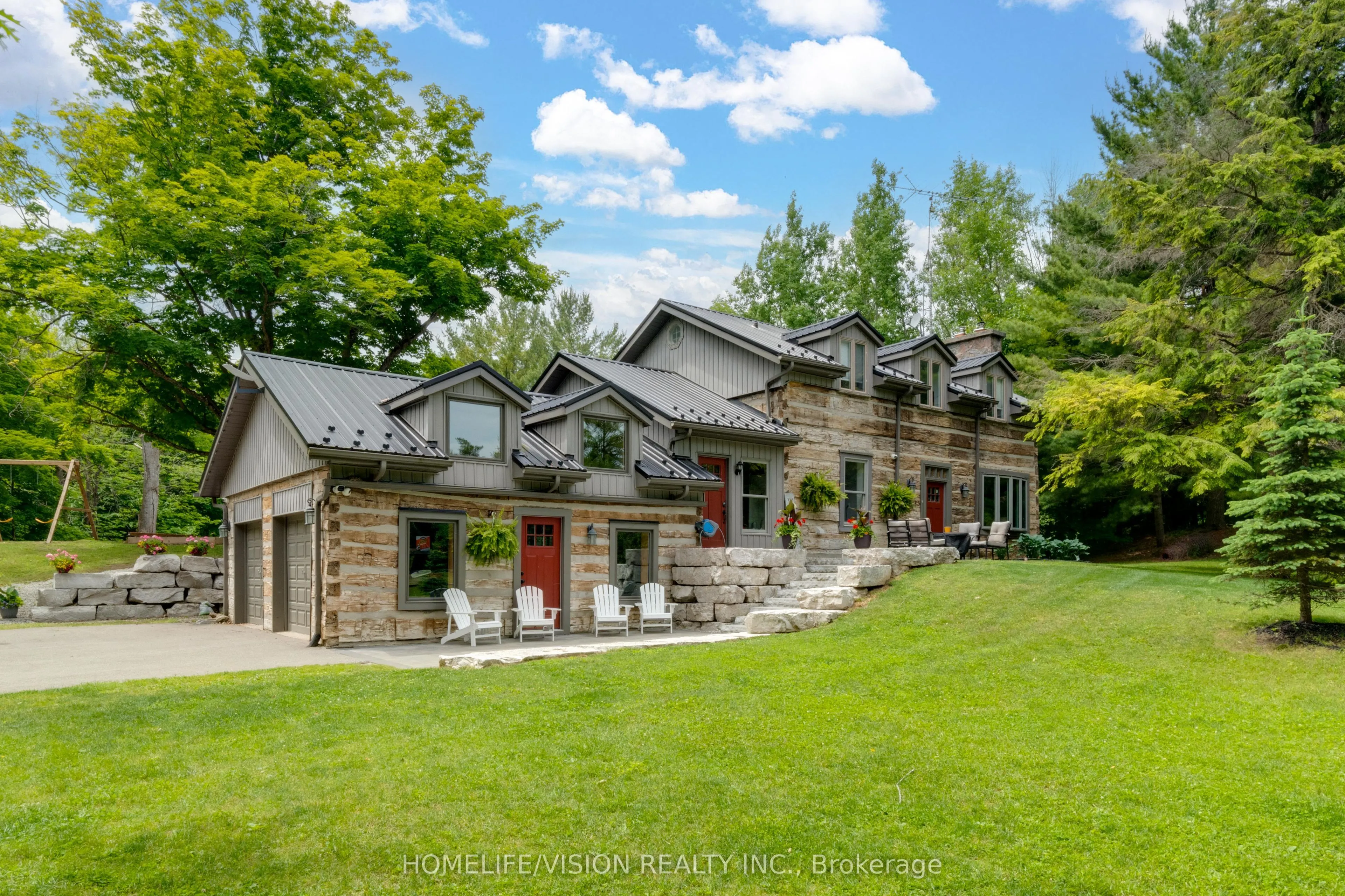 24 The Pines Lane S