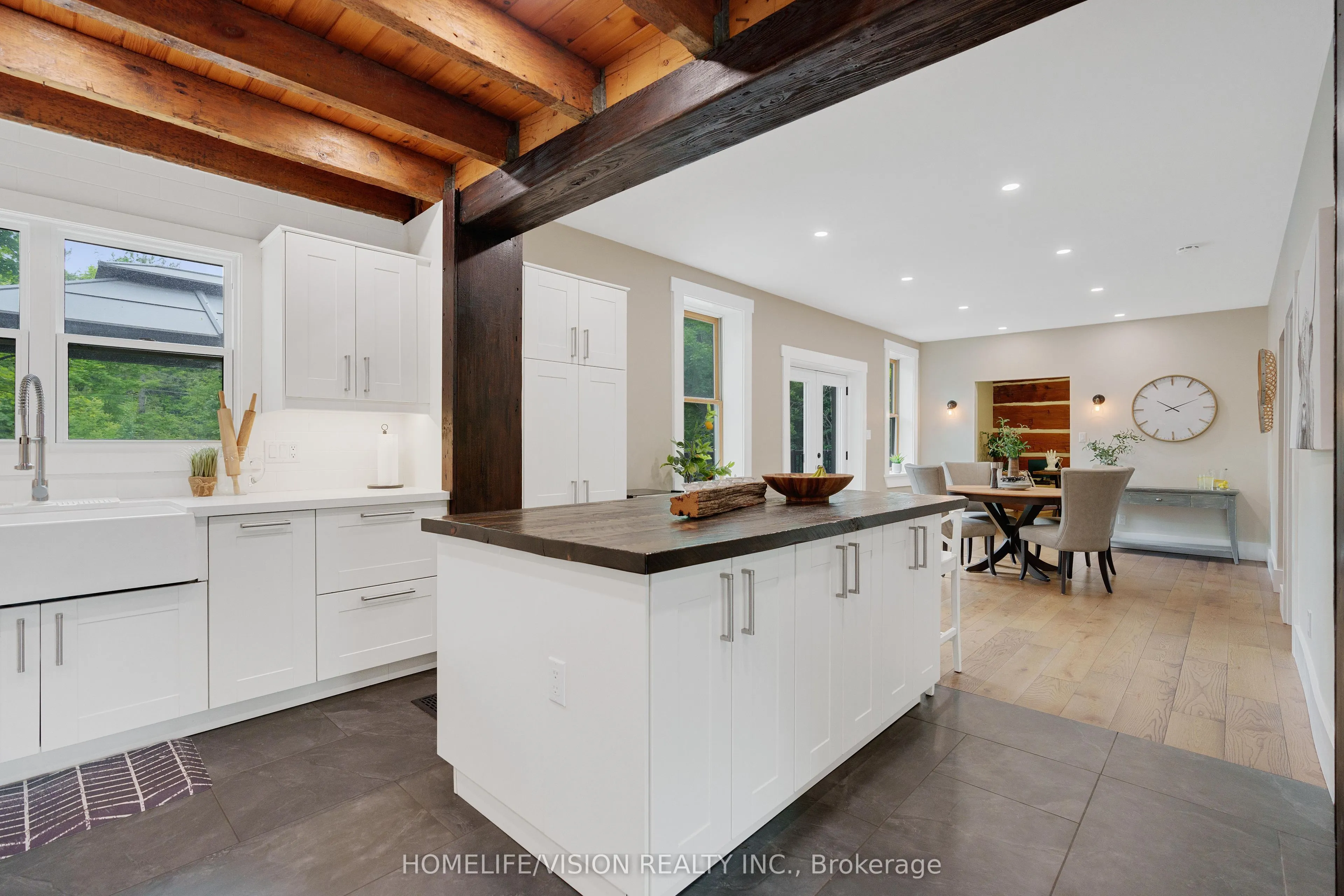 24 The Pines Lane S