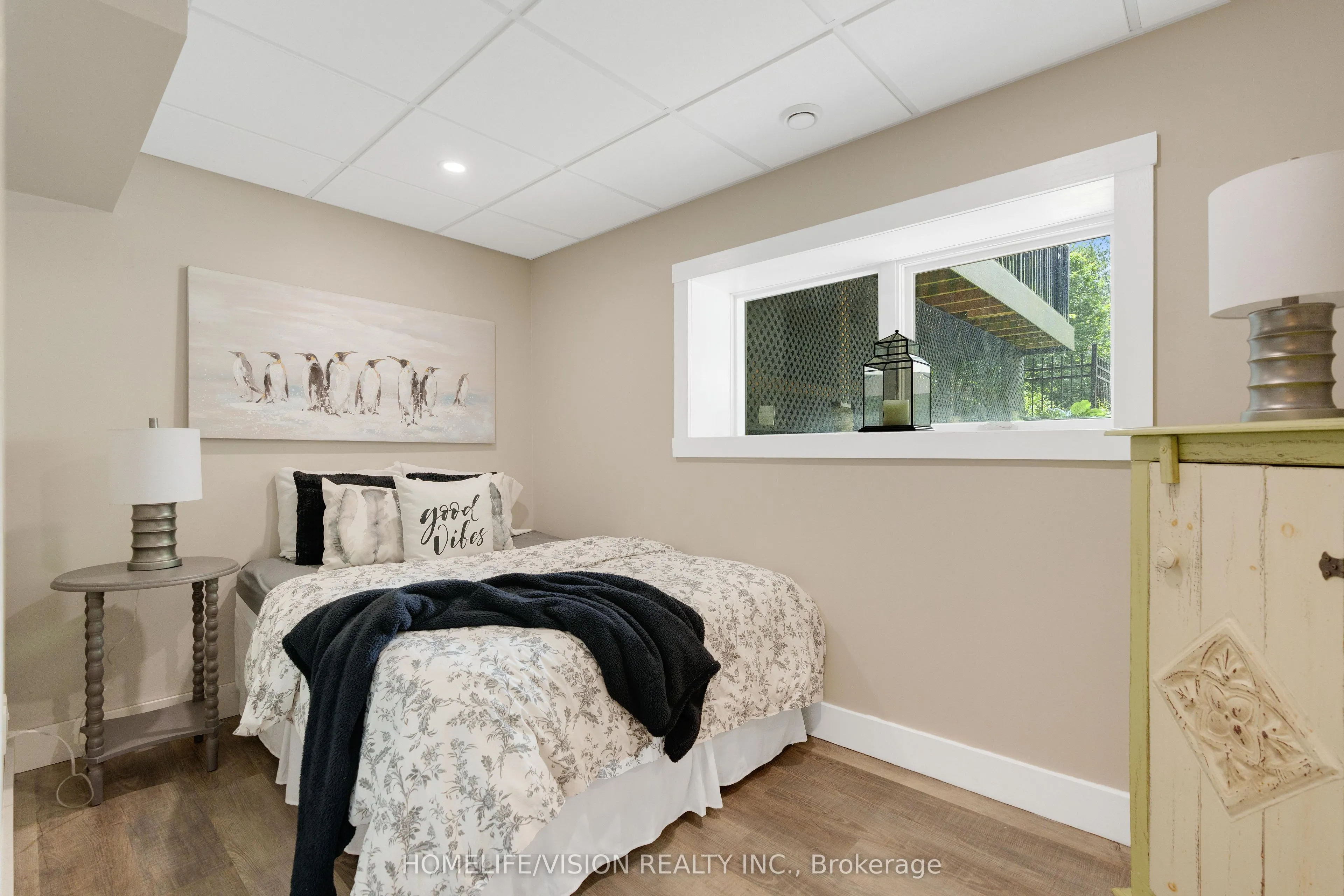 24 The Pines Lane S