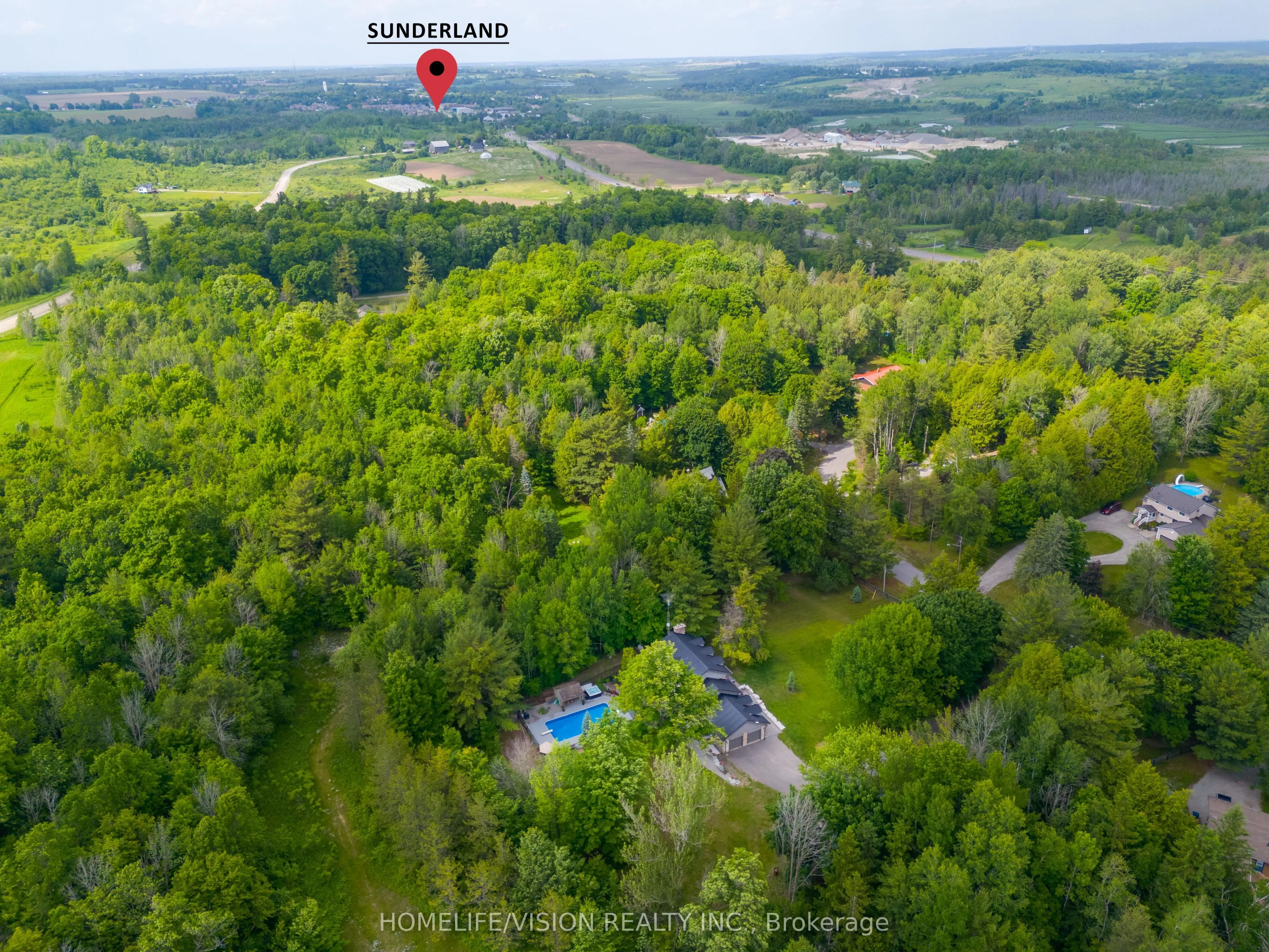 24 The Pines Lane S