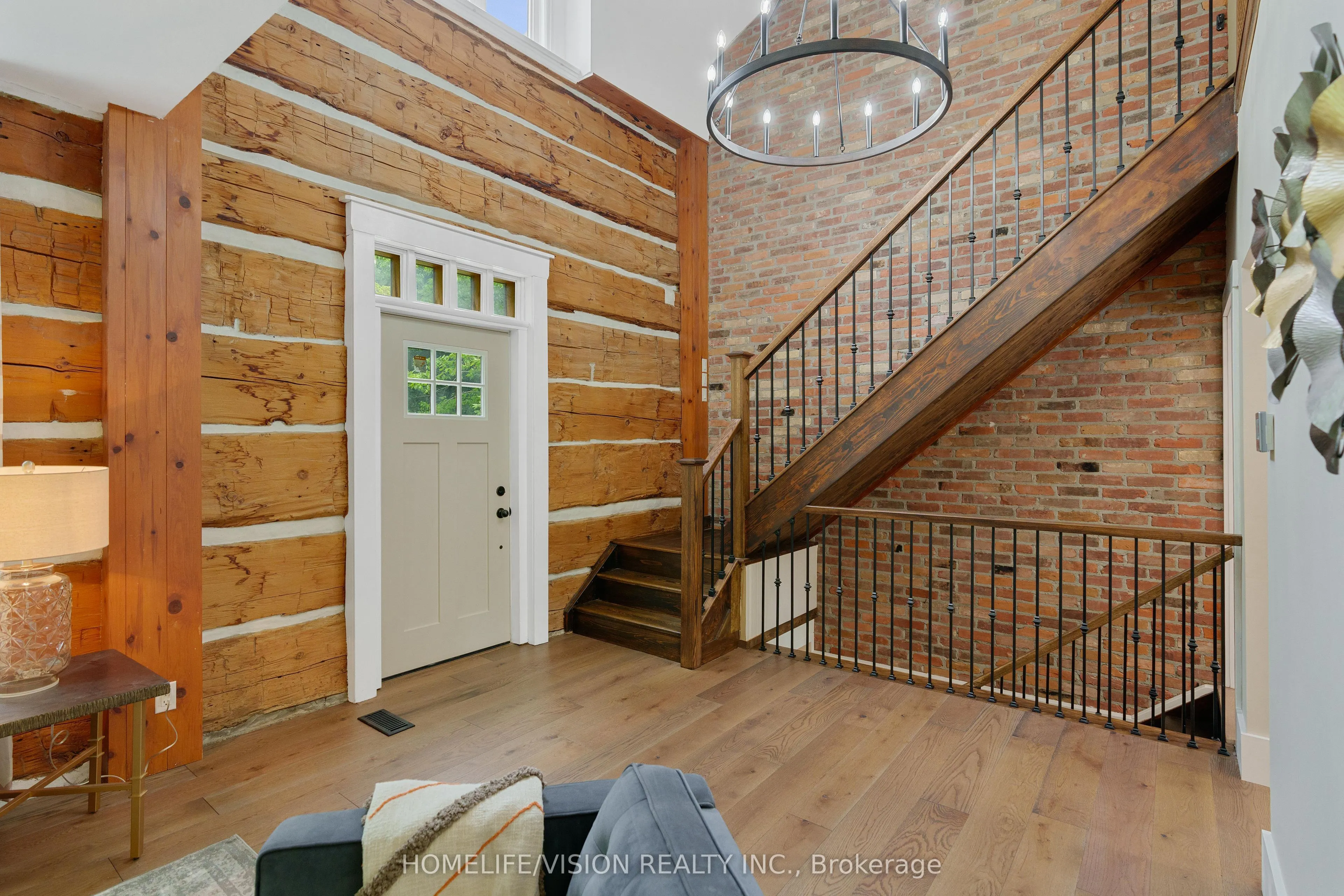 24 The Pines Lane S