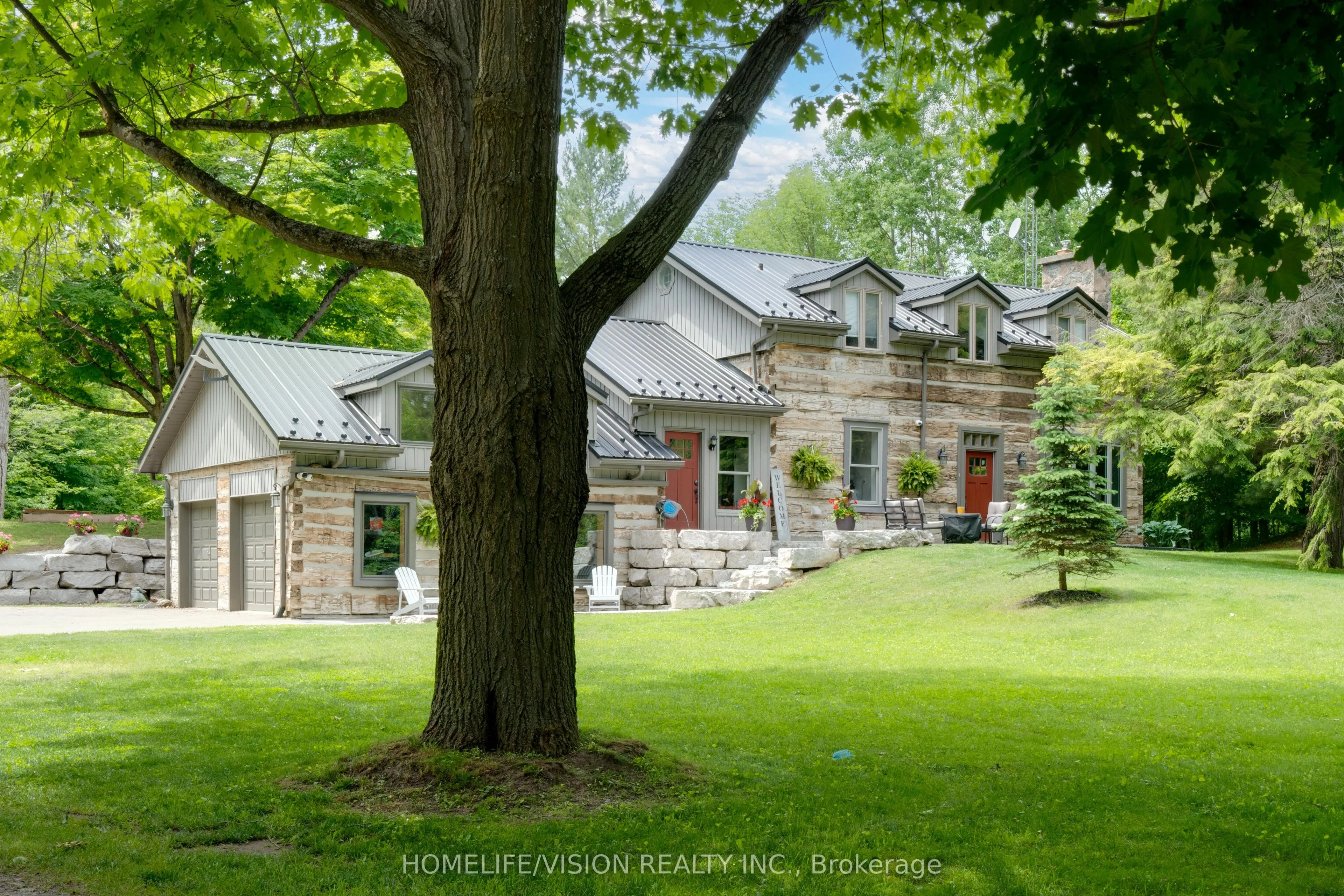 24 The Pines Lane S