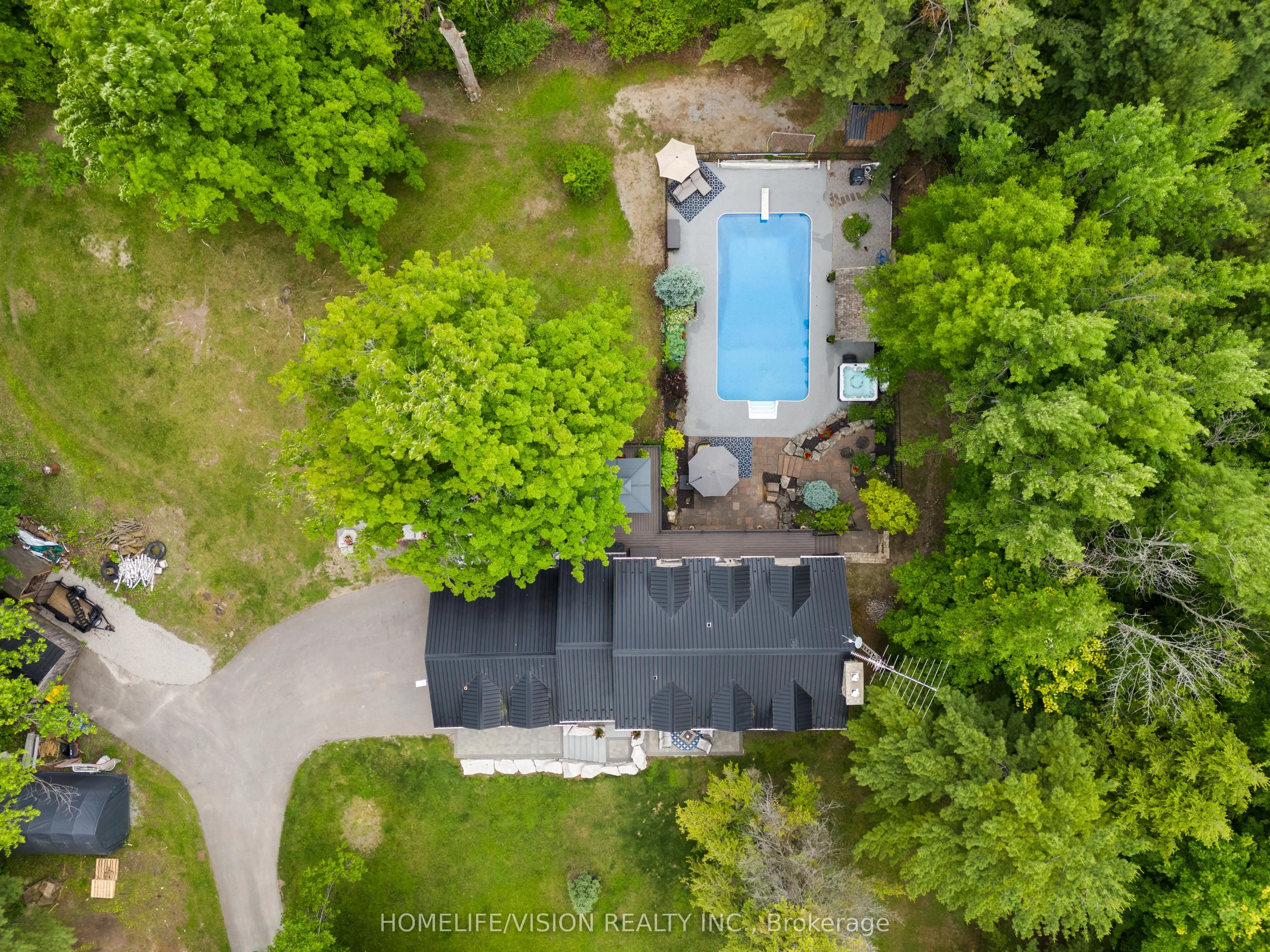24 The Pines Lane S