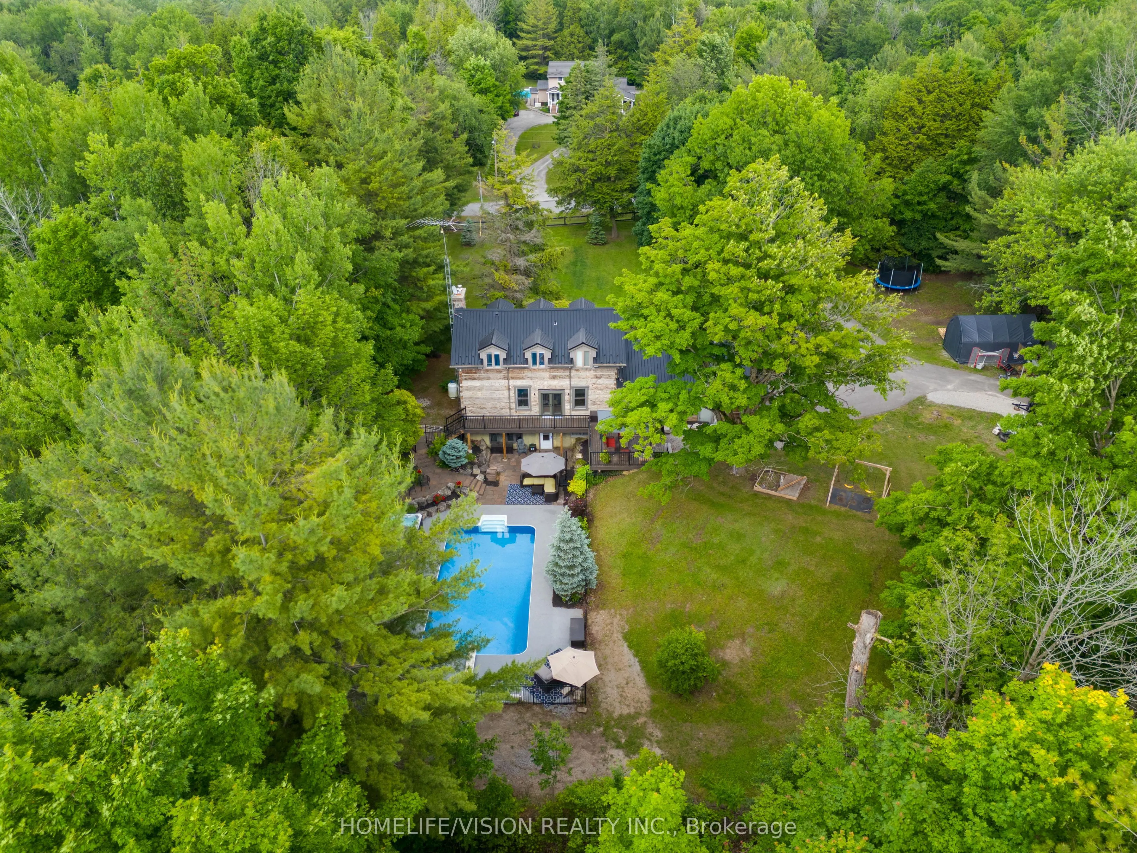 24 The Pines Lane S