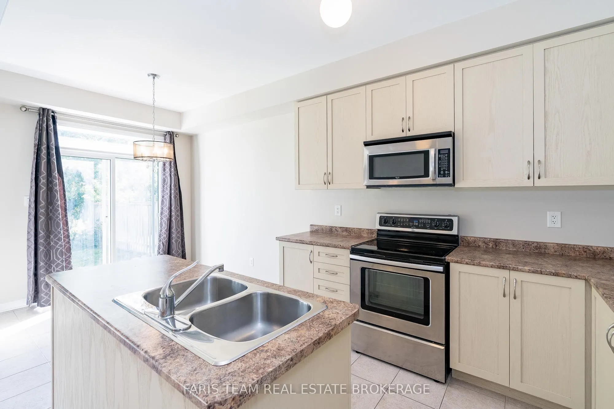 103 Collier Crescent