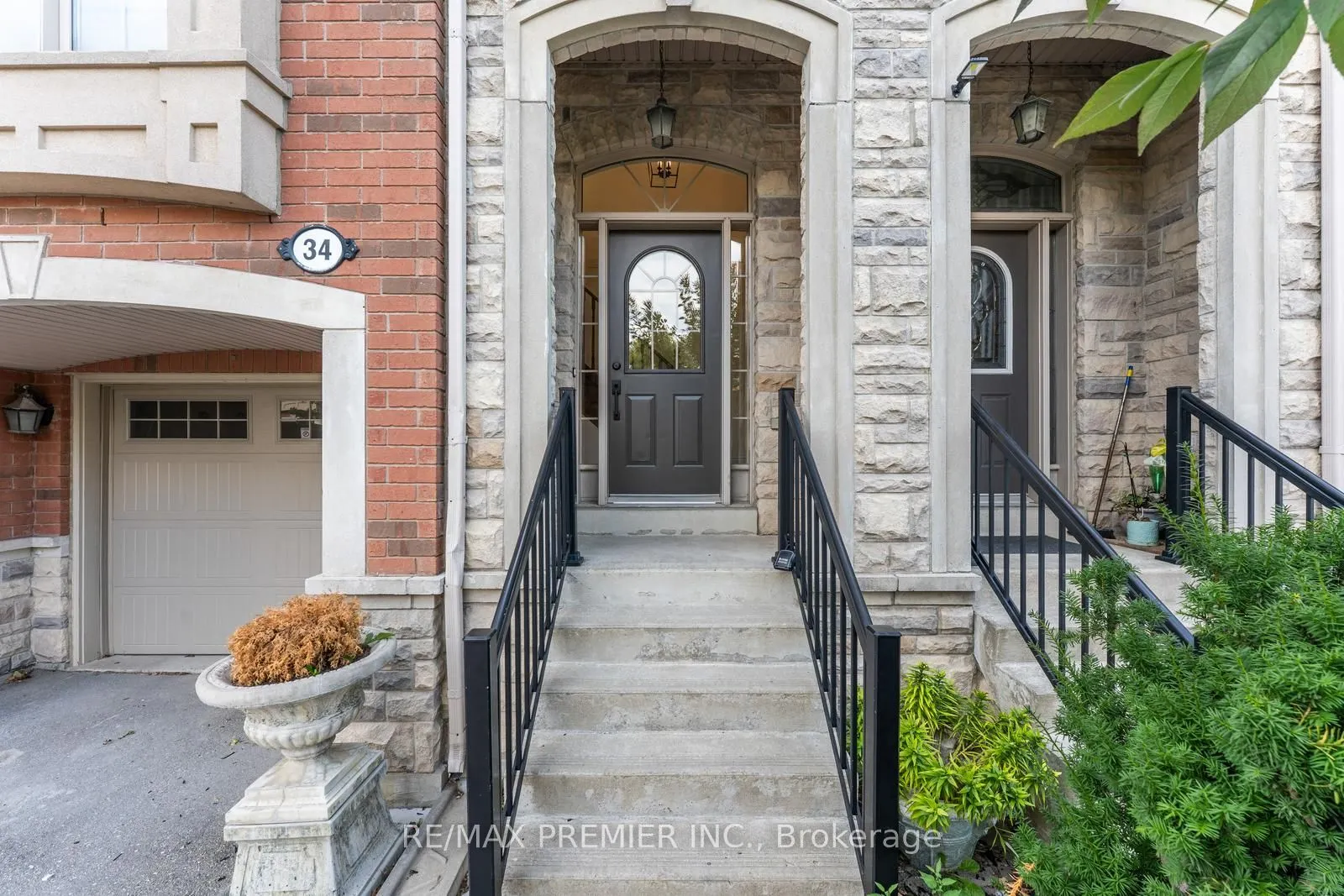 34 George Bogg Road