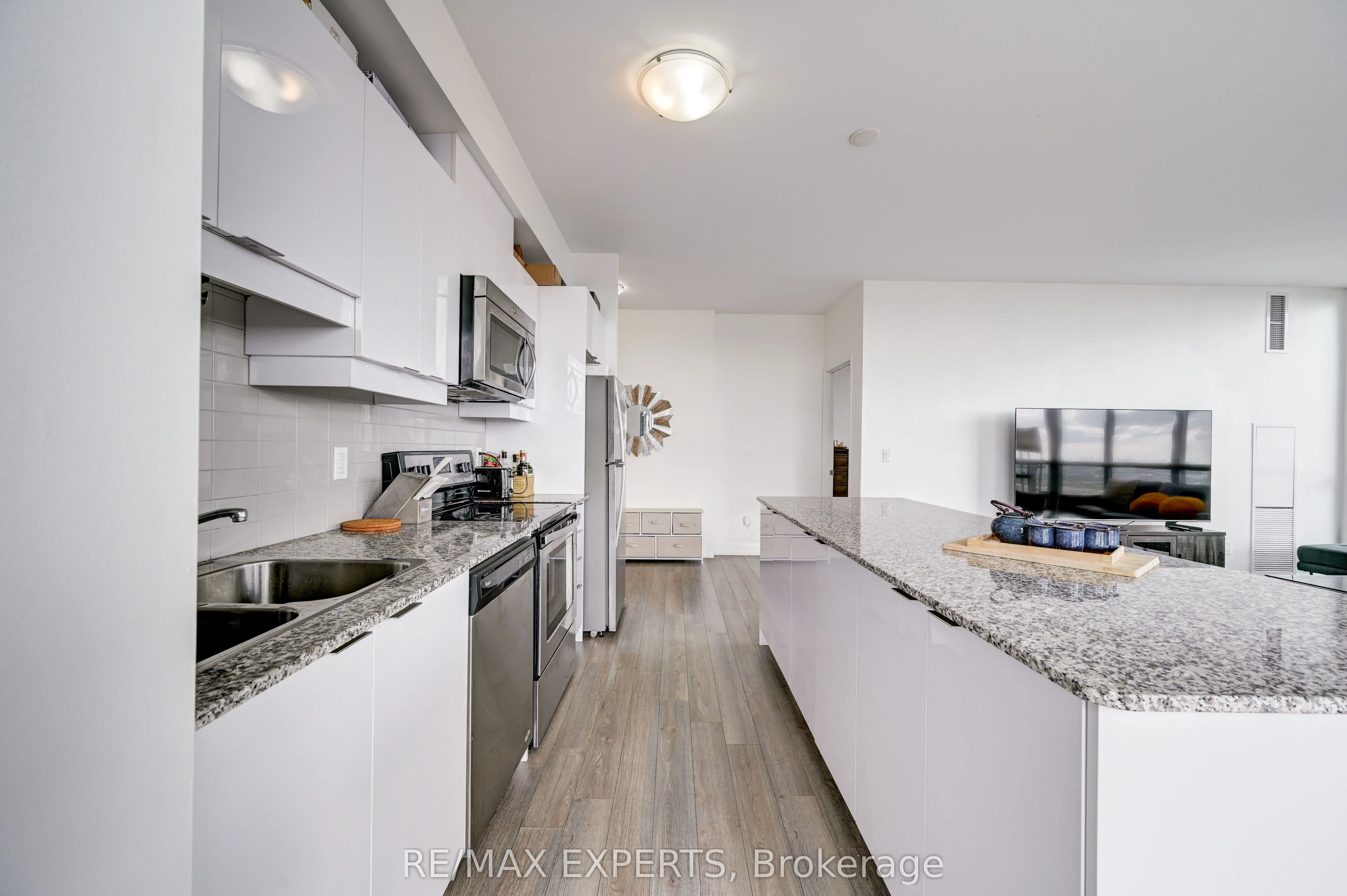 2910 Highway 7 Road W, #3002