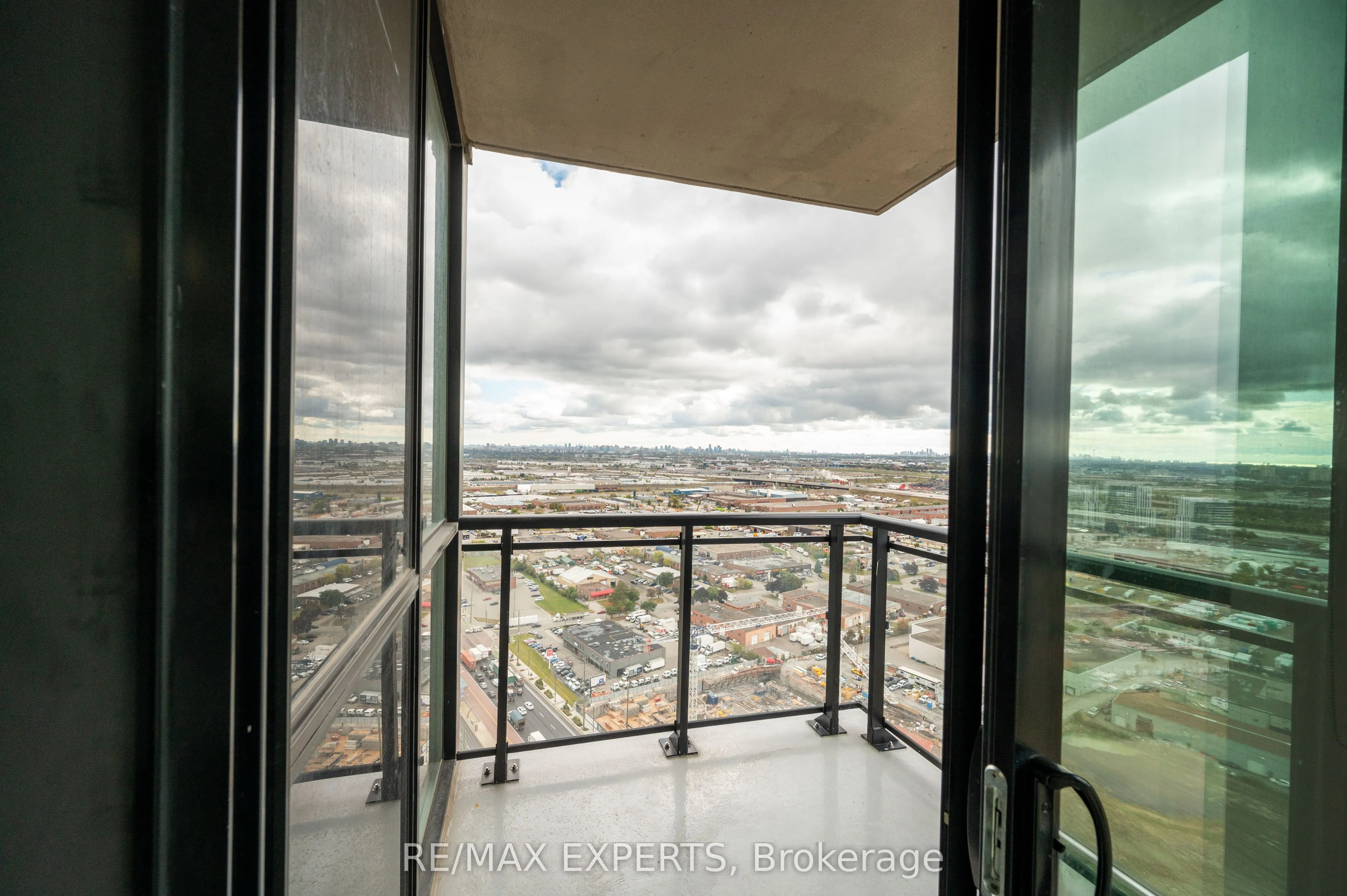 2910 Highway 7 Road W, #3002