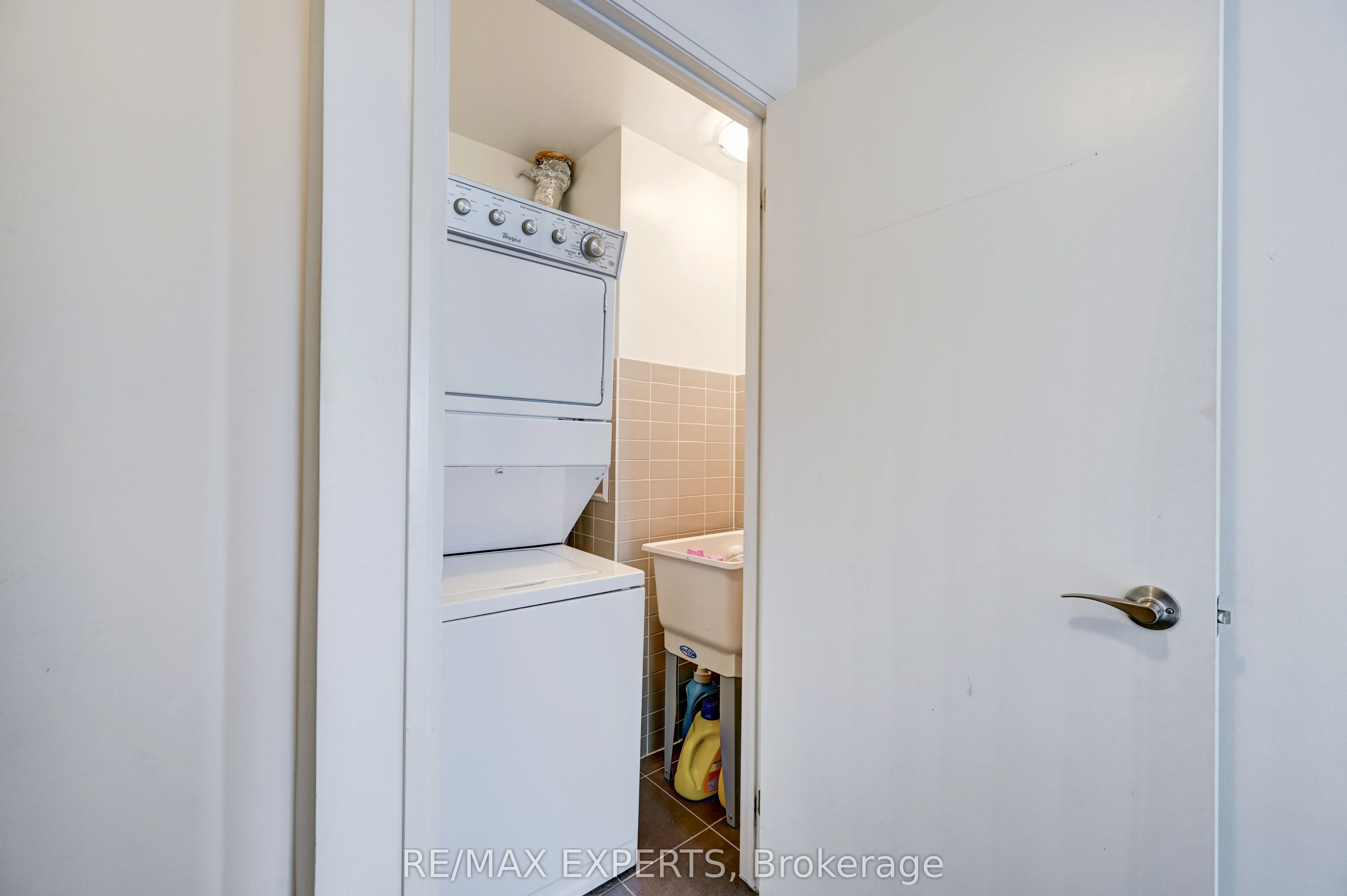 2910 Highway 7 Road W, #3002