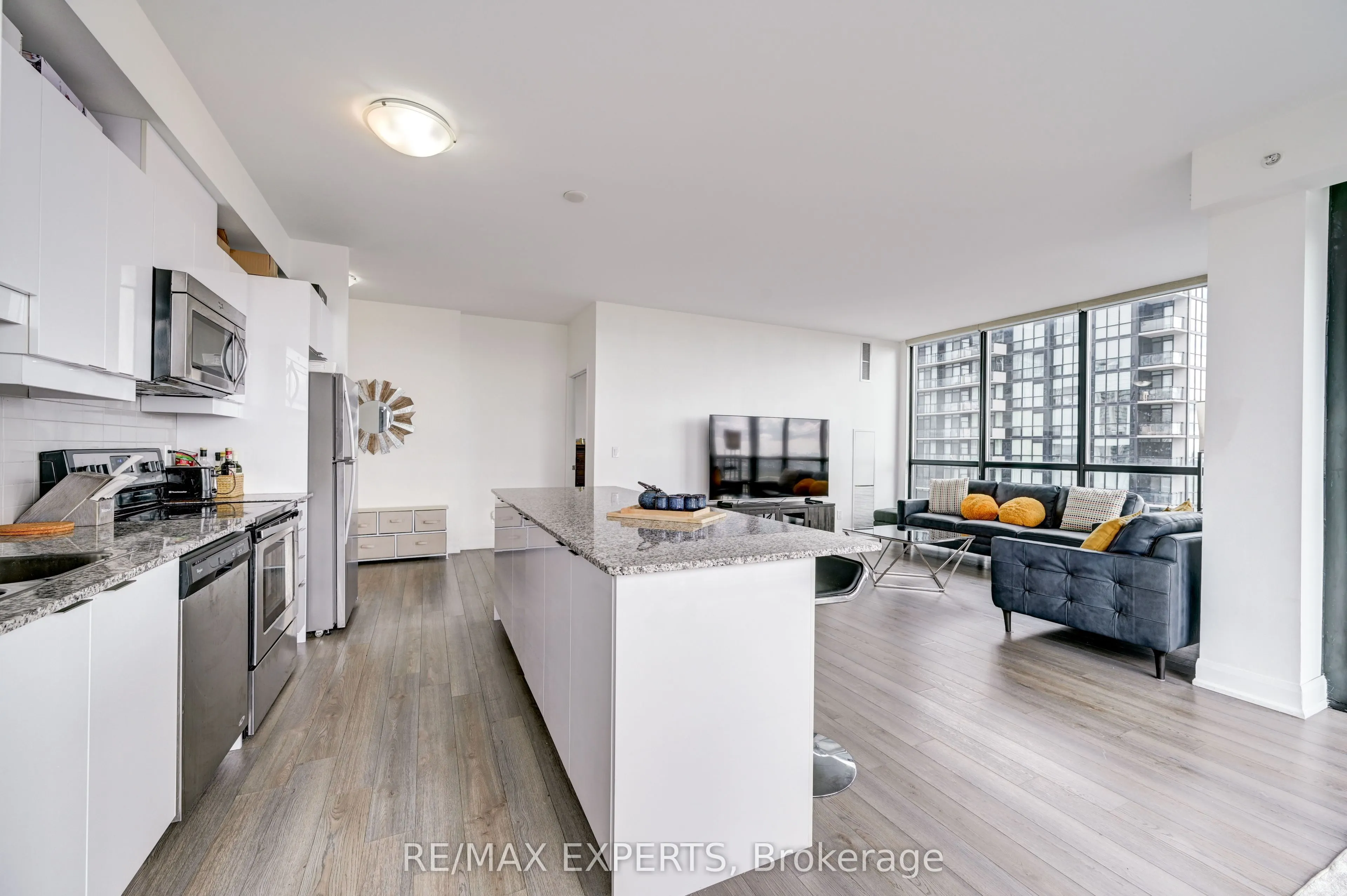 2910 Highway 7 Road W, #3002